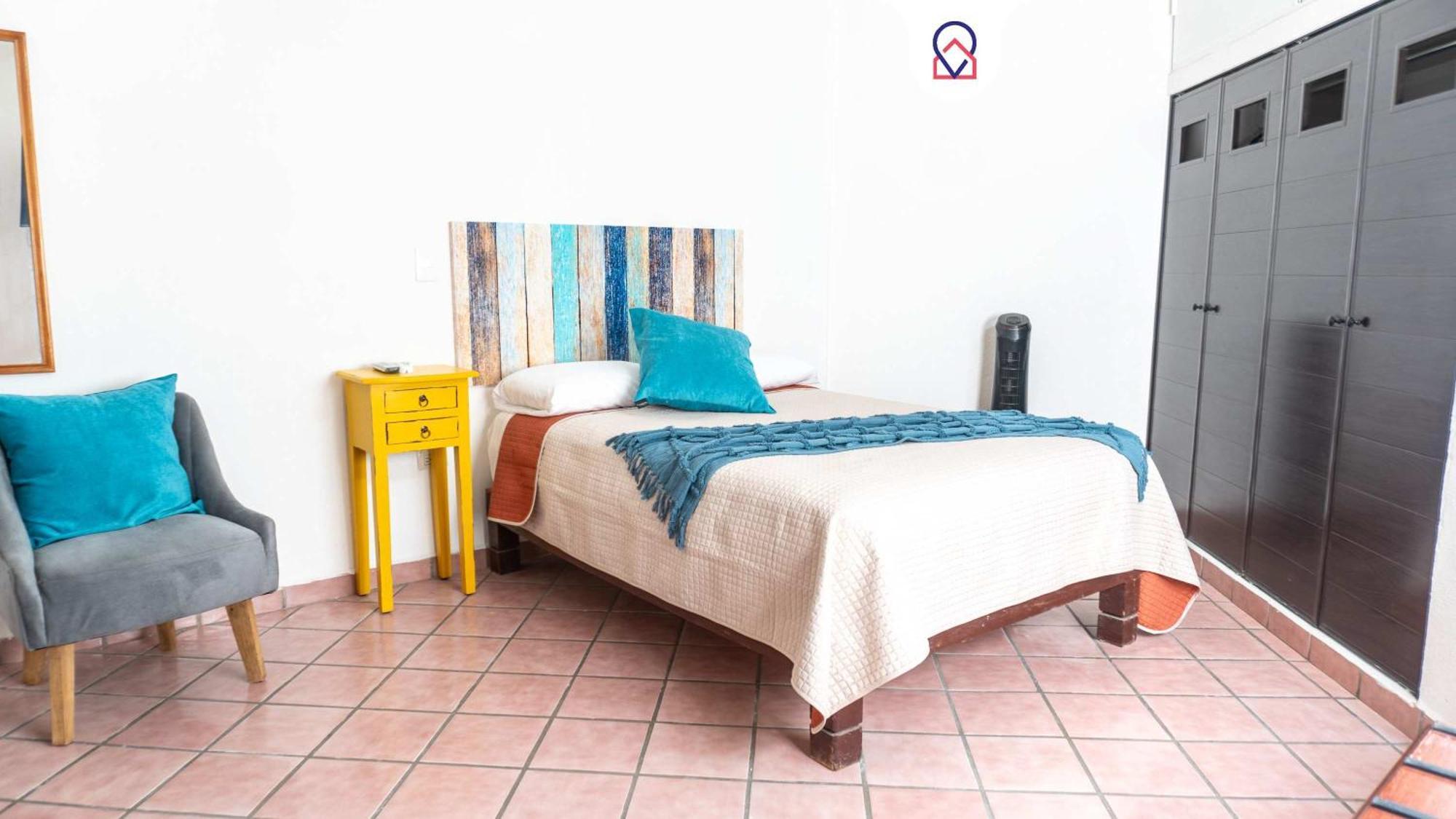 Spacious With Private Bathroom And Work Area *