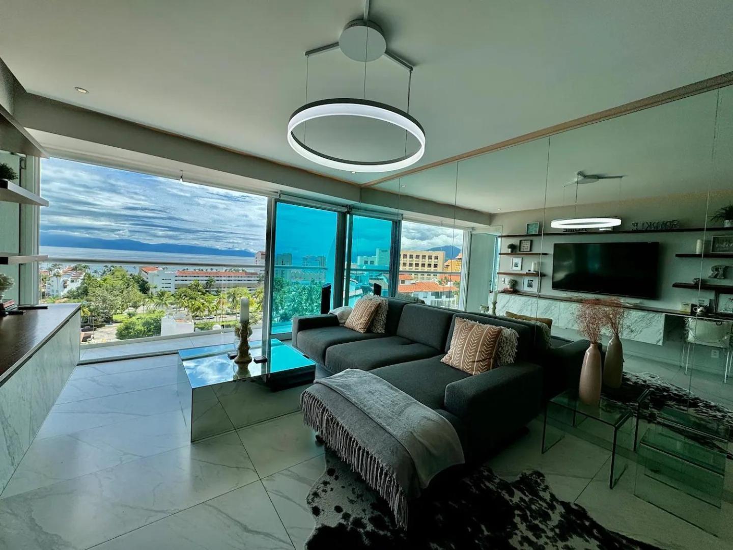 Luxurious Oceanfront With Unmatched Panoramic Views Apartment