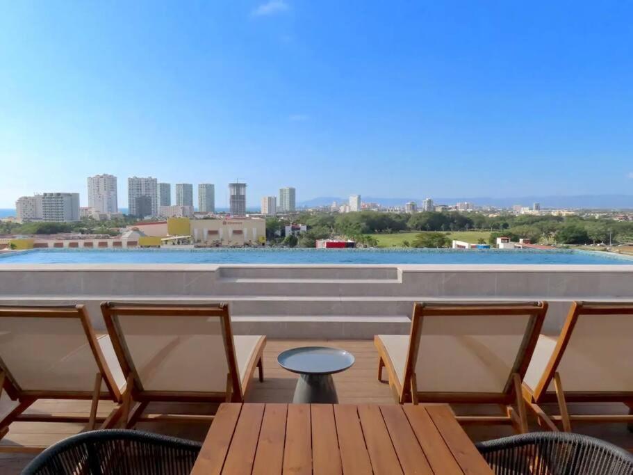 Hidden Park - 7th Floor With Rooftop Pool At Versalles Apartment