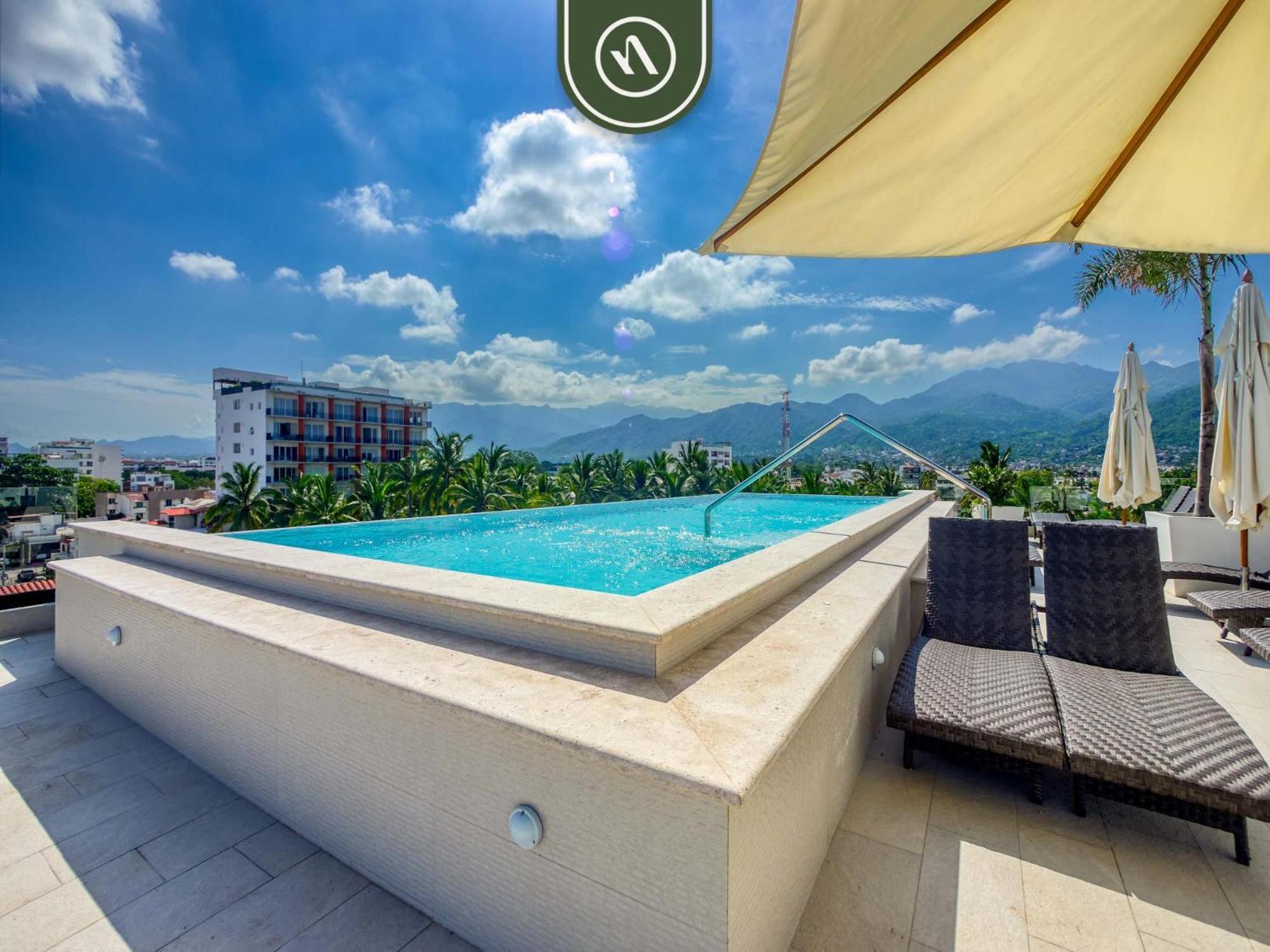 Amazing 2 Bedroom In Versalles - Rooftop Pool * Puerto Vallarta