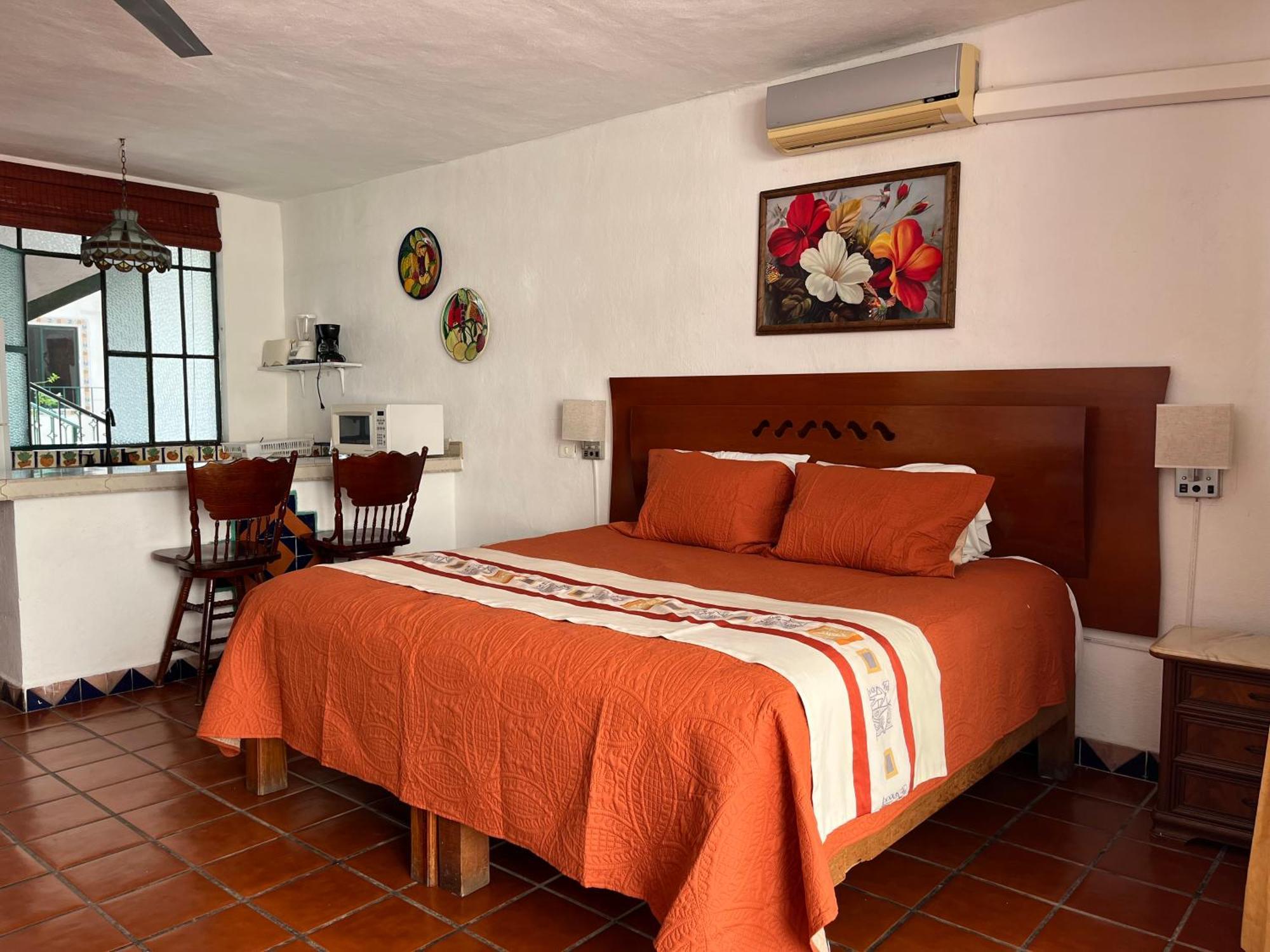 Apartment Beautiful Jr In The Heart Of Half A Block From The