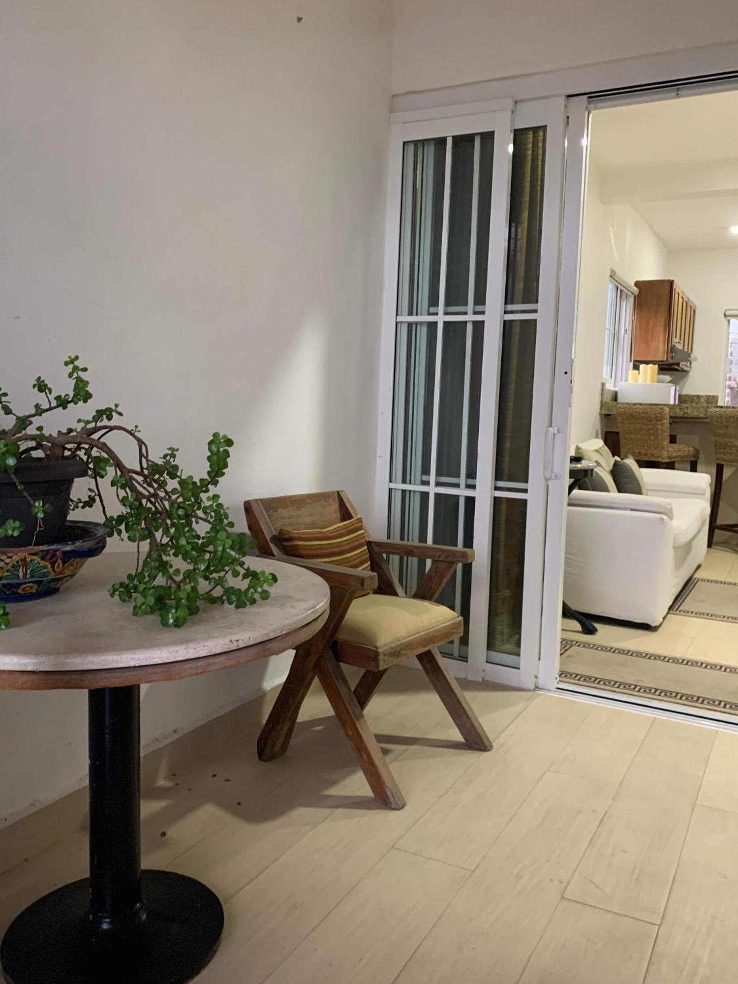 Apartment 2 Bedroom Penthouse Paradise Near The *