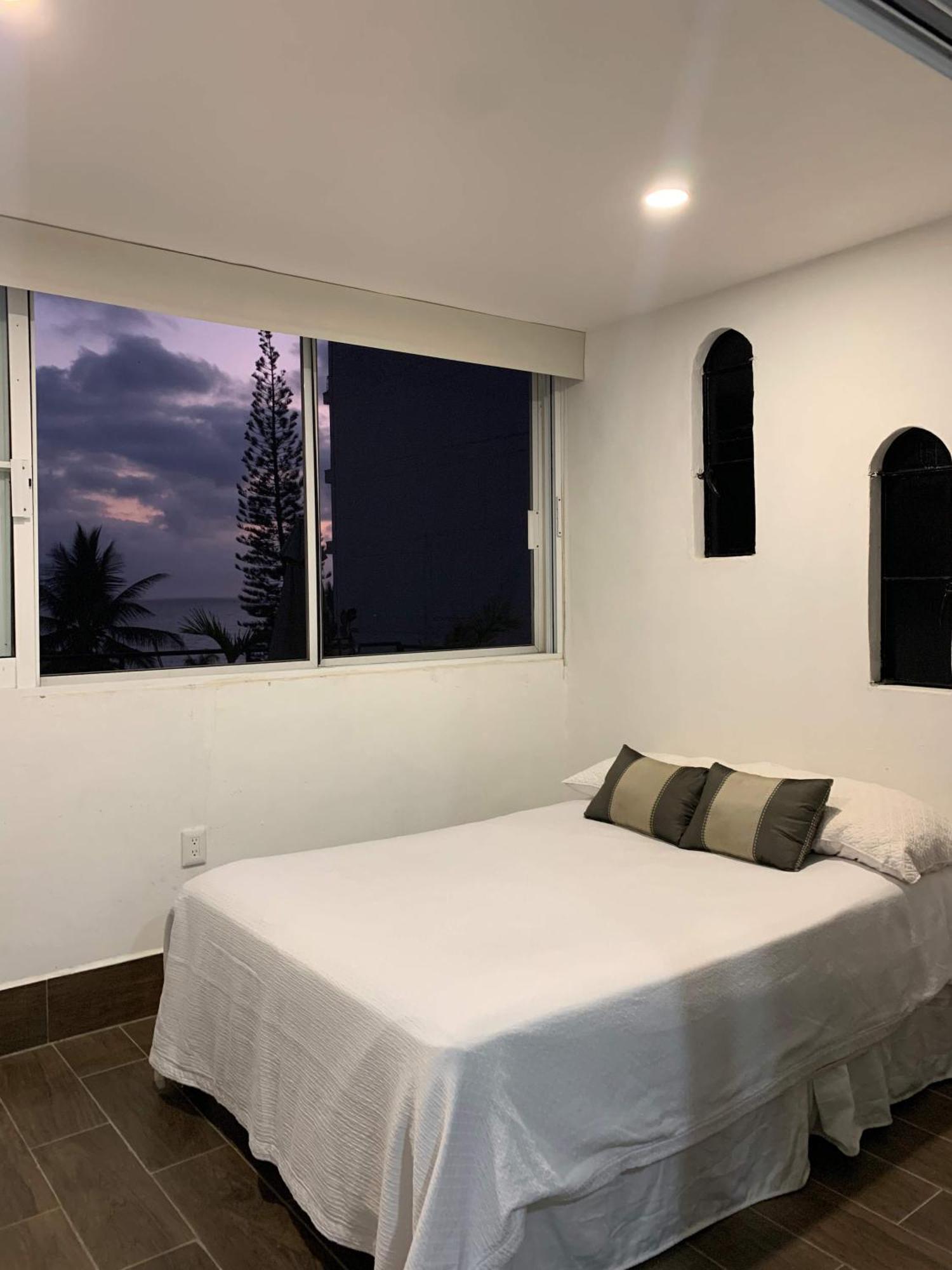2 Bedroom Penthouse Paradise Near The *