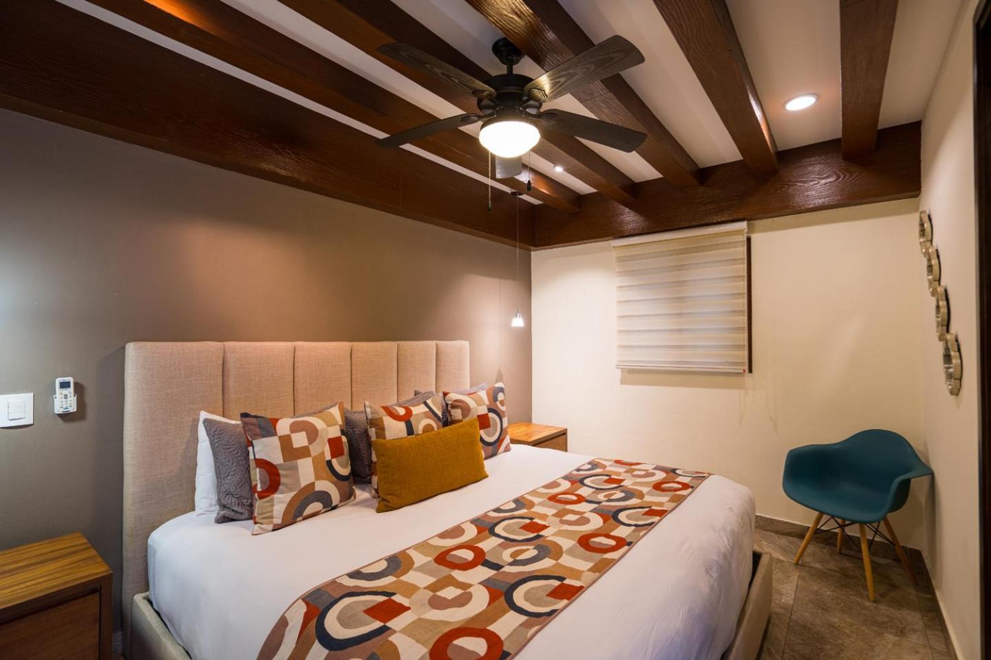 Pinnacle 220 Hotel