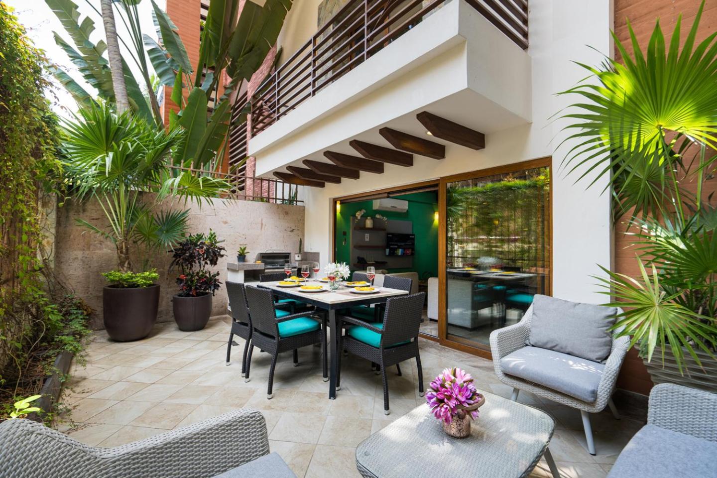 Pinnacle 220 Hotel 4*