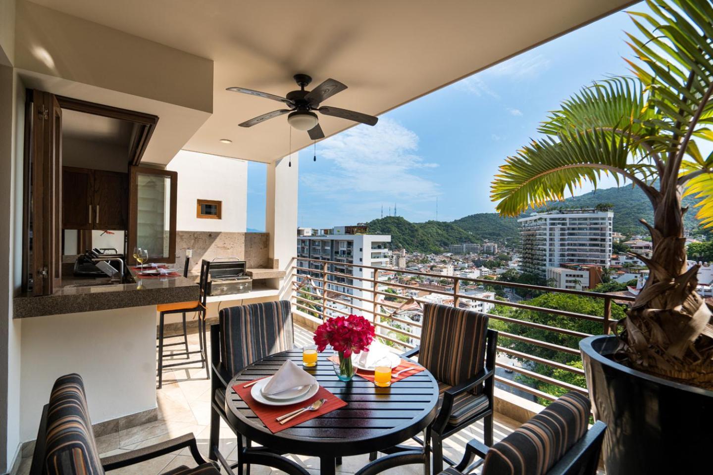 Hotel Pinnacle 220