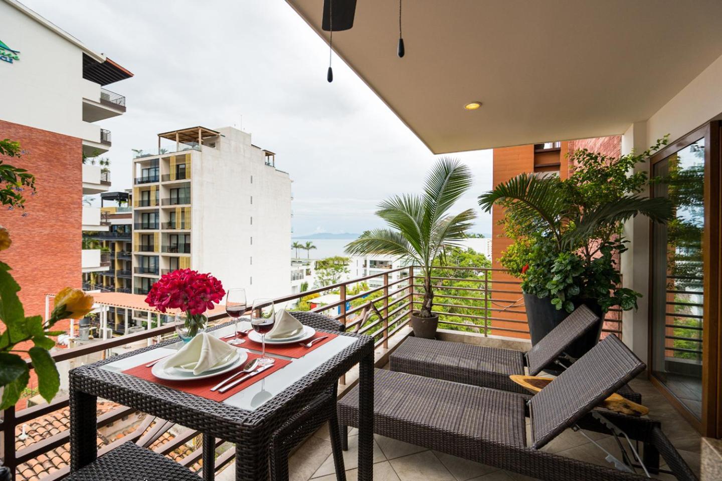 Pinnacle 220 Puerto Vallarta