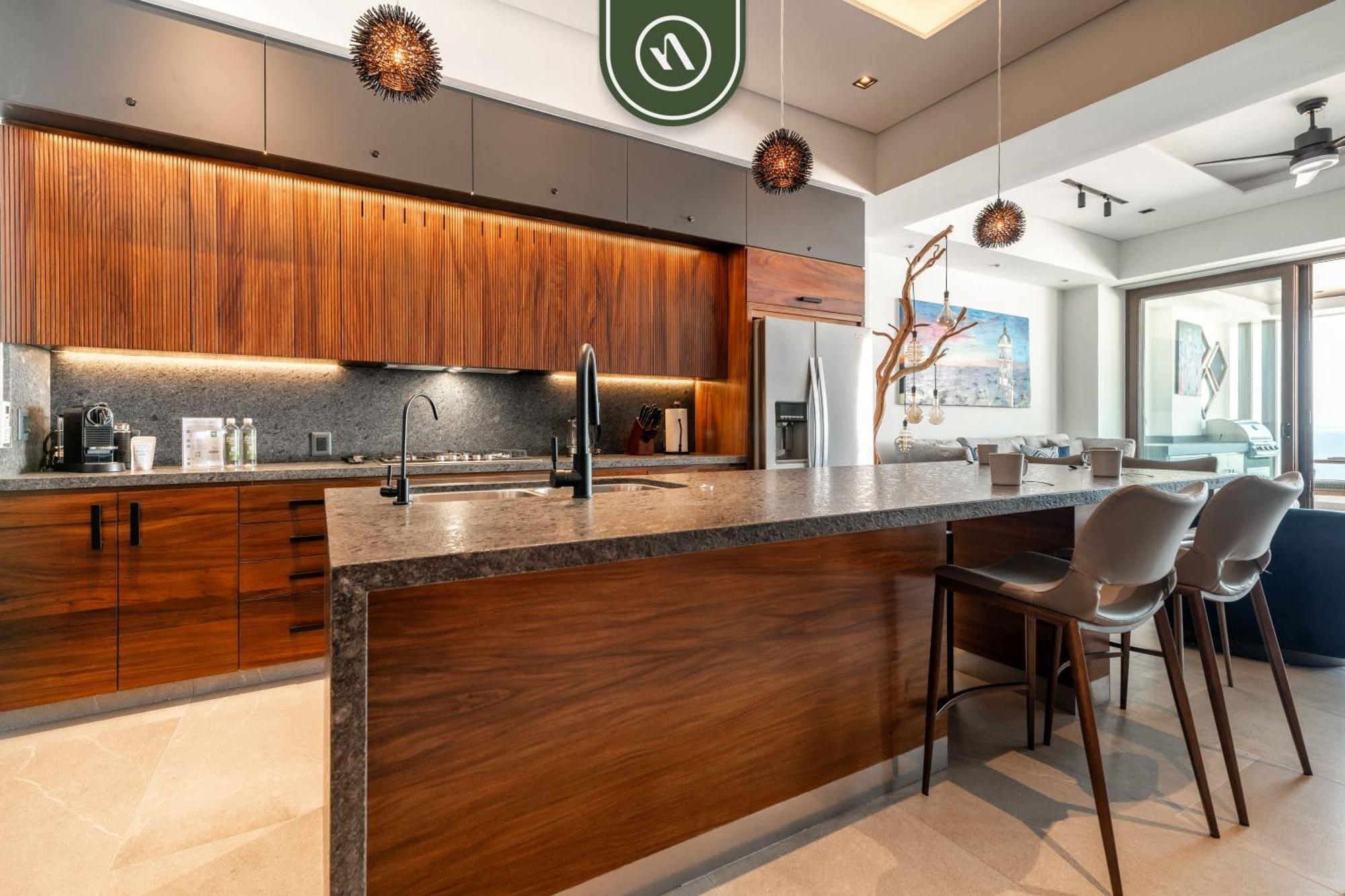 Luxury 2 Bedroom With Beachview - Rooftop Pool Apartment