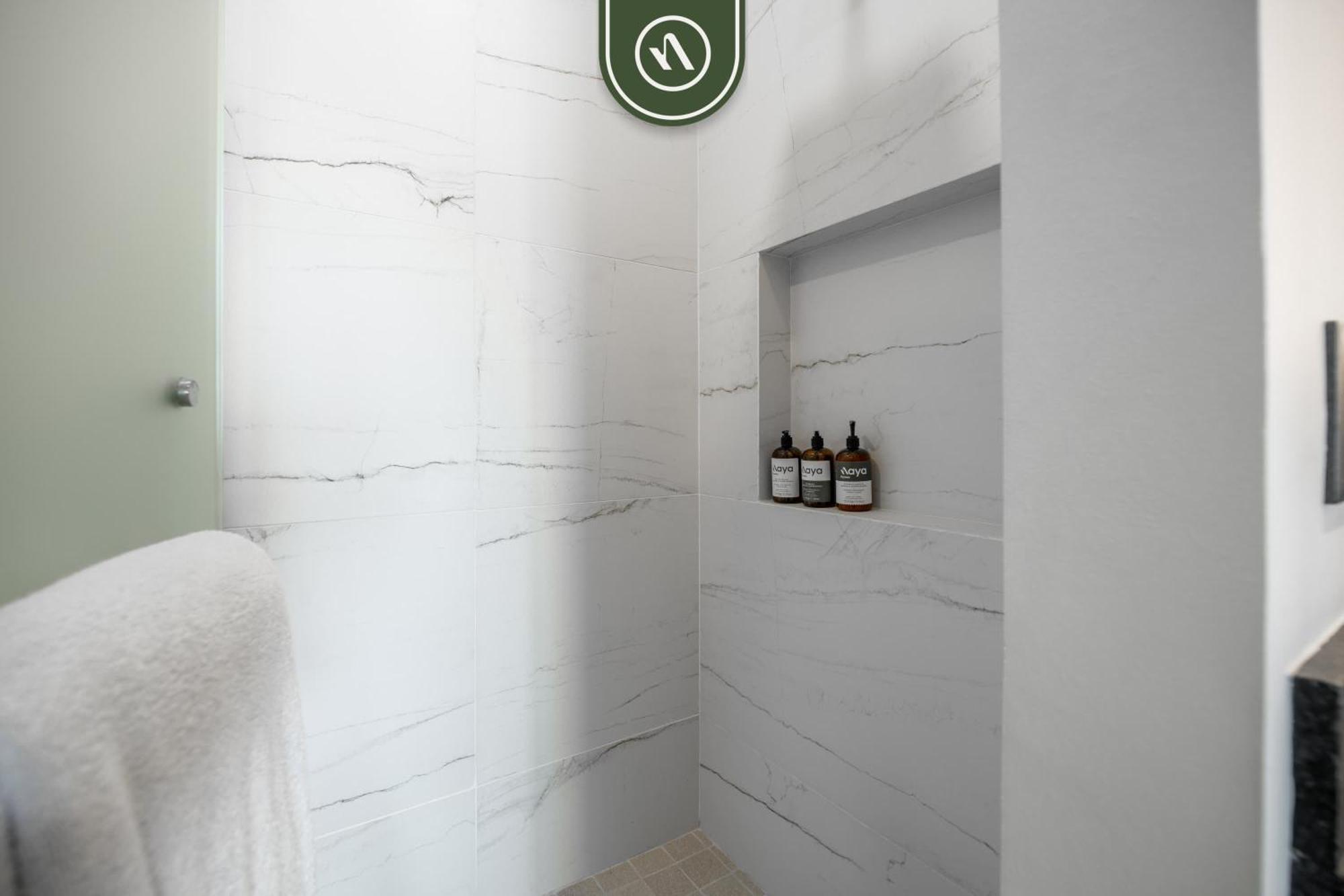 Luxury 2 Bedroom With Beachview - Rooftop Pool Apartment
