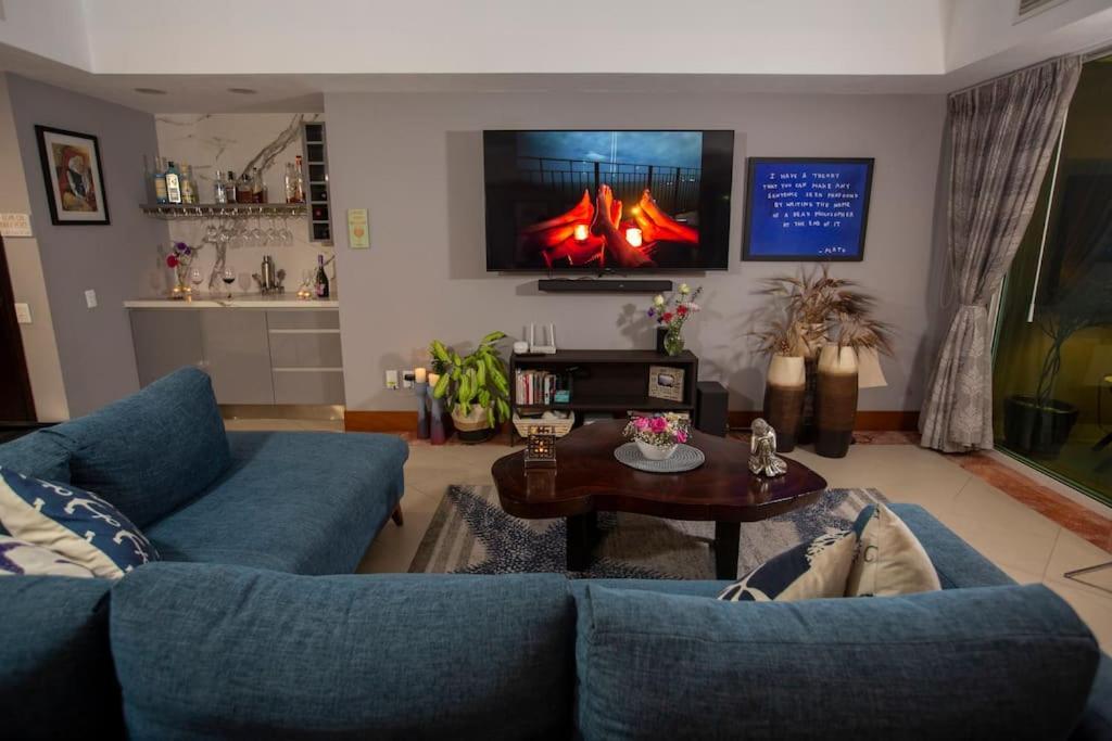 Apartment Spectacular In Grand Venetian