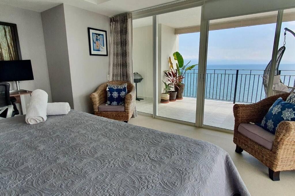 Apartment Spectacular In Grand Venetian