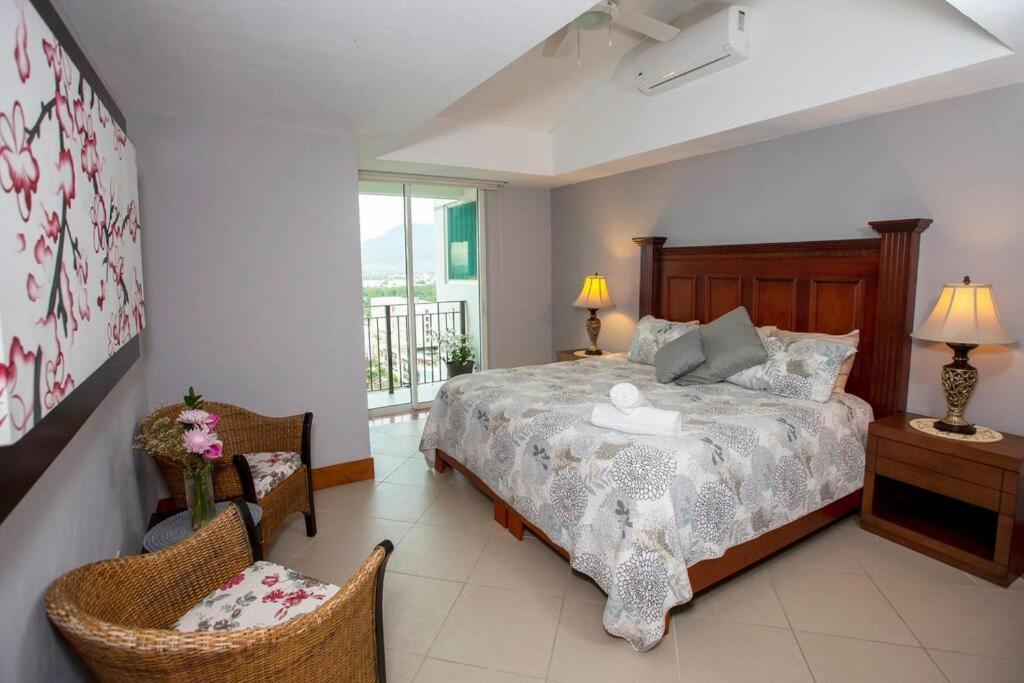 Apartment Spectacular In Grand Venetian