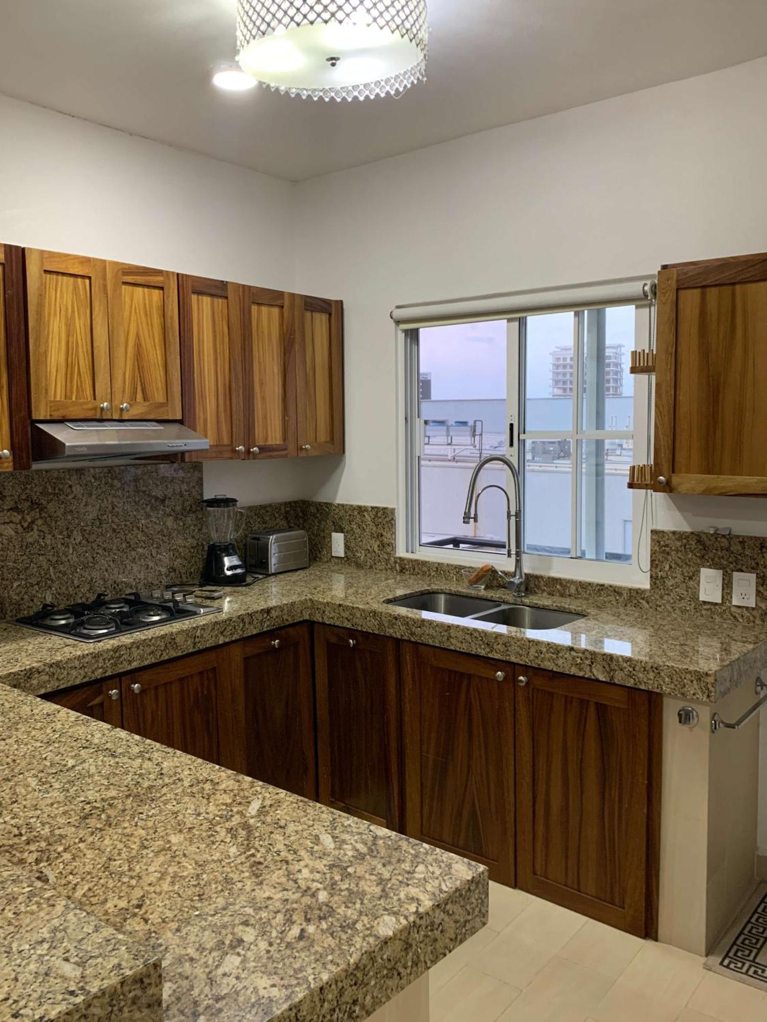 2 Bedroom Penthouse Paradise Near The Apartment *