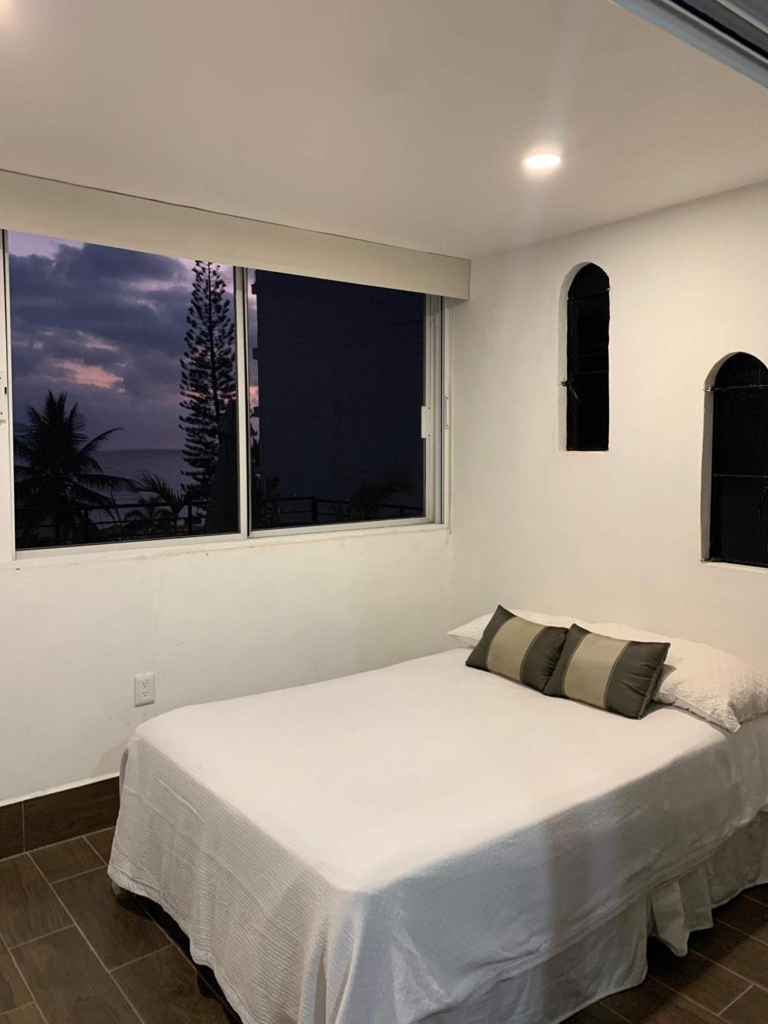Apartment 2 Bedroom Penthouse Paradise Near The *