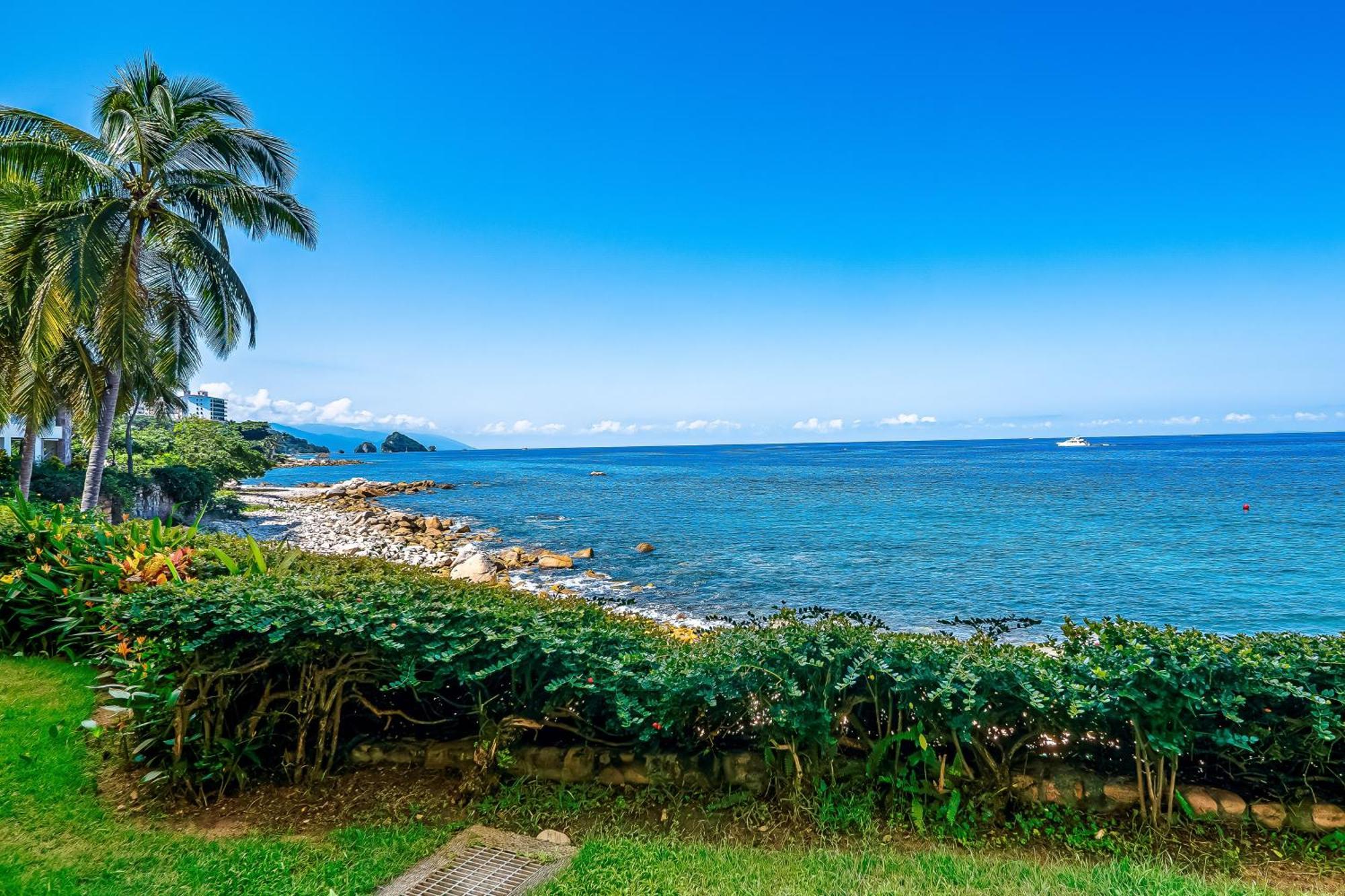Coastal Charm At Garza Blanca Apartment