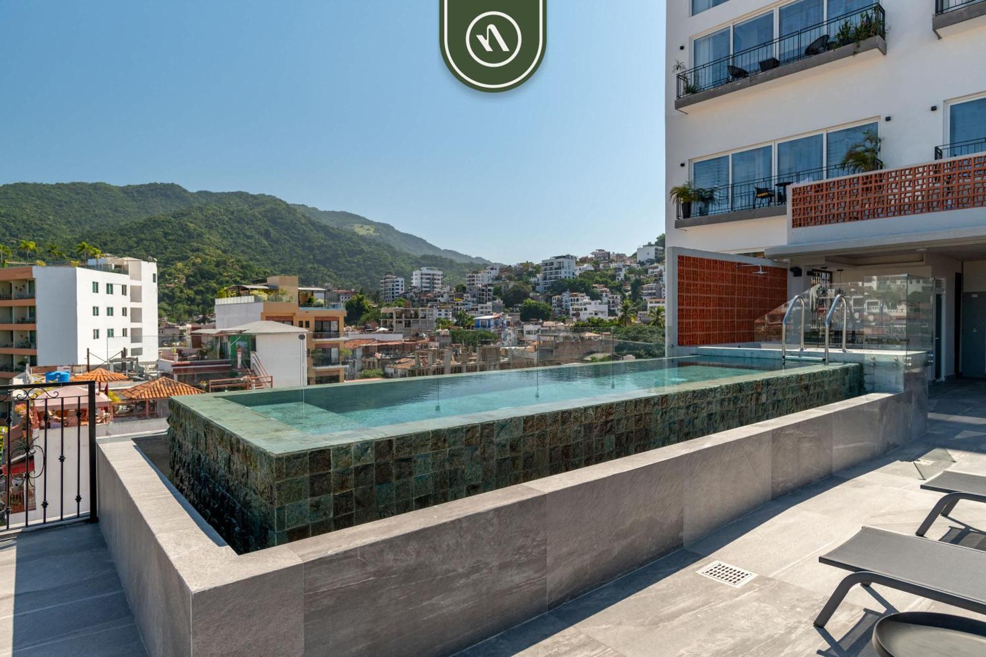 Apartment Centric 1 Bedroom In Zona Romantica - Pool *