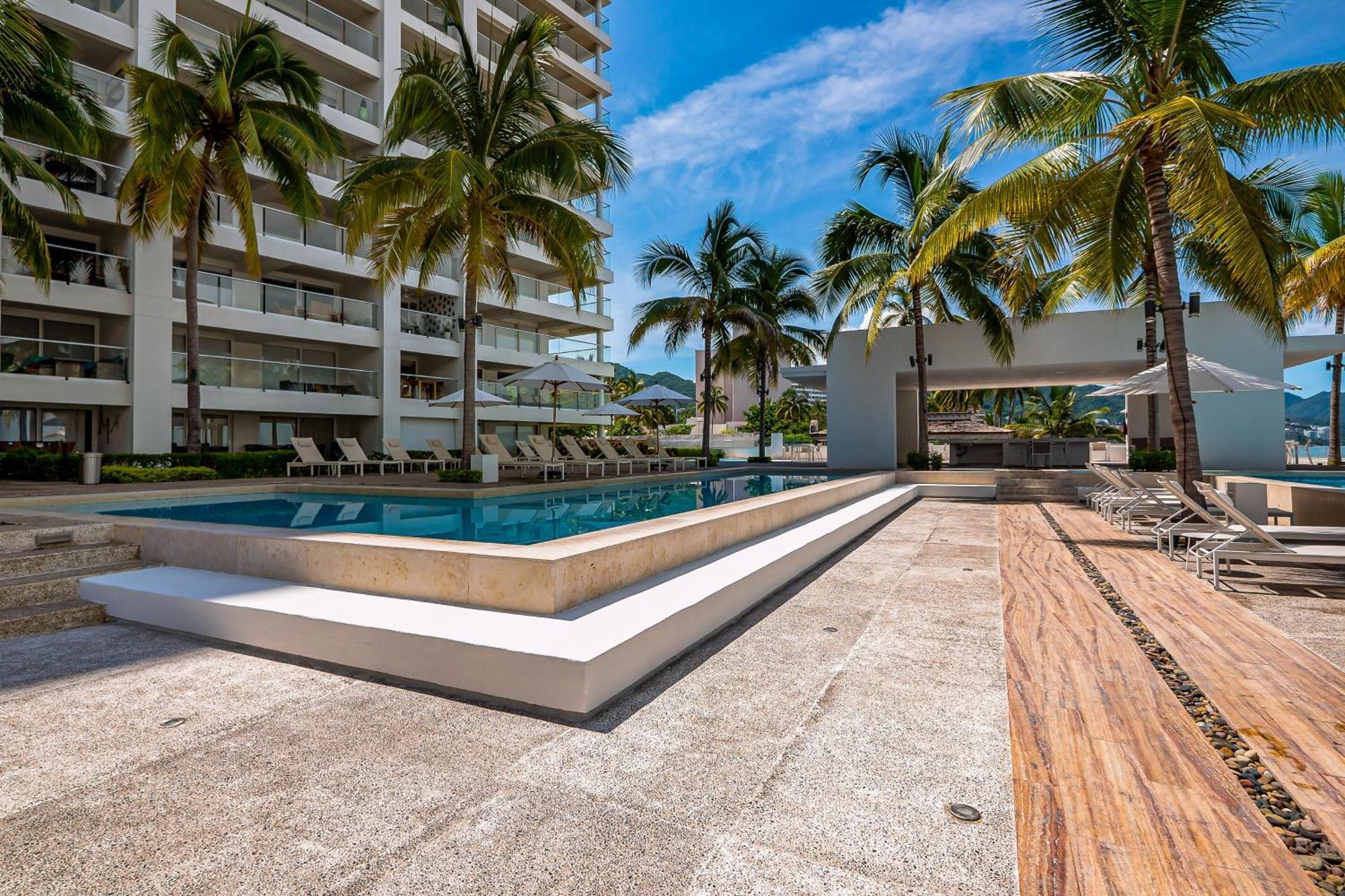 Harbor 171 Torre Sur 13009 * Puerto Vallarta