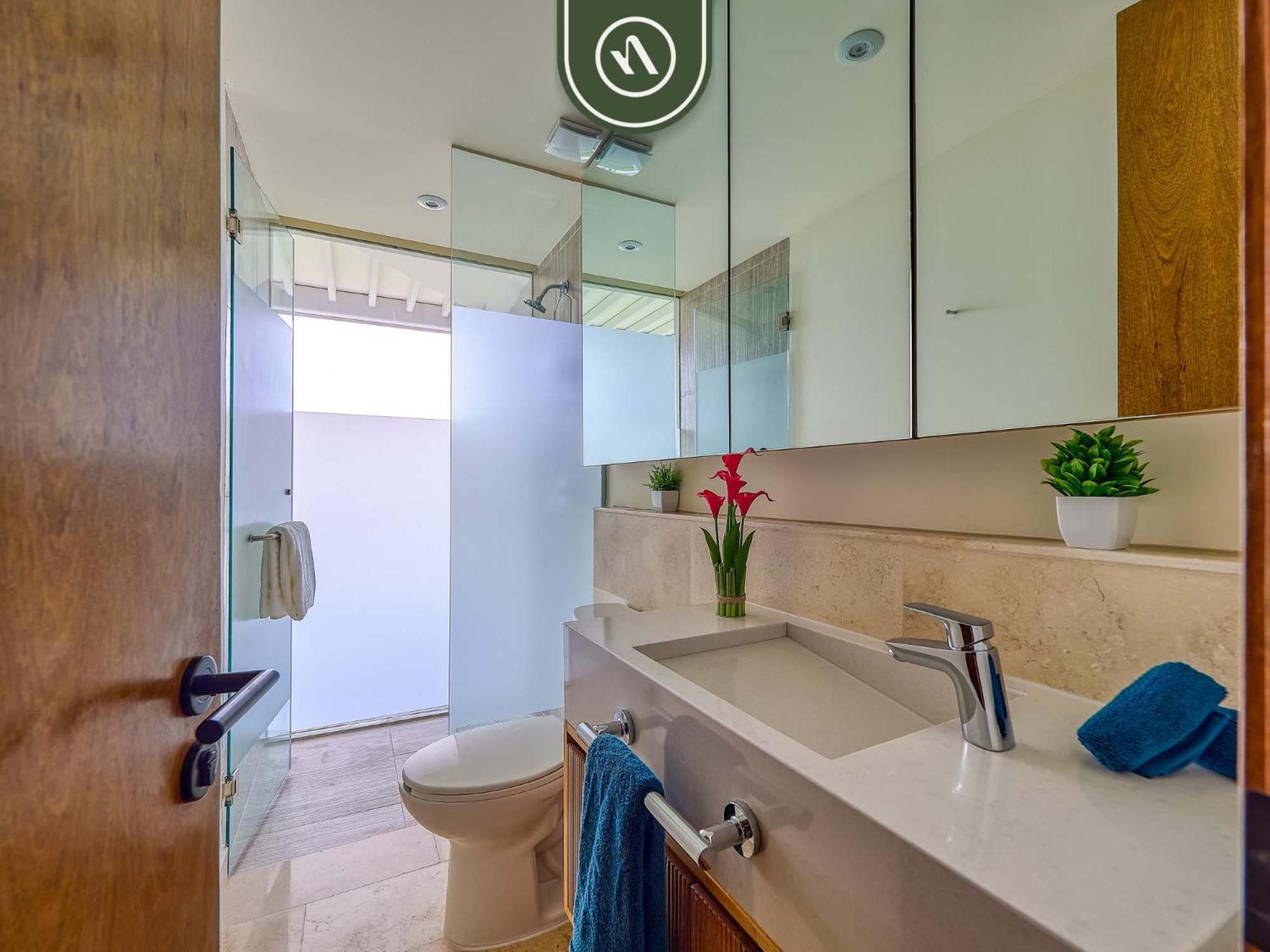 Oceanfront 2 Bedroom With Beachclub - Pools - Ocean *