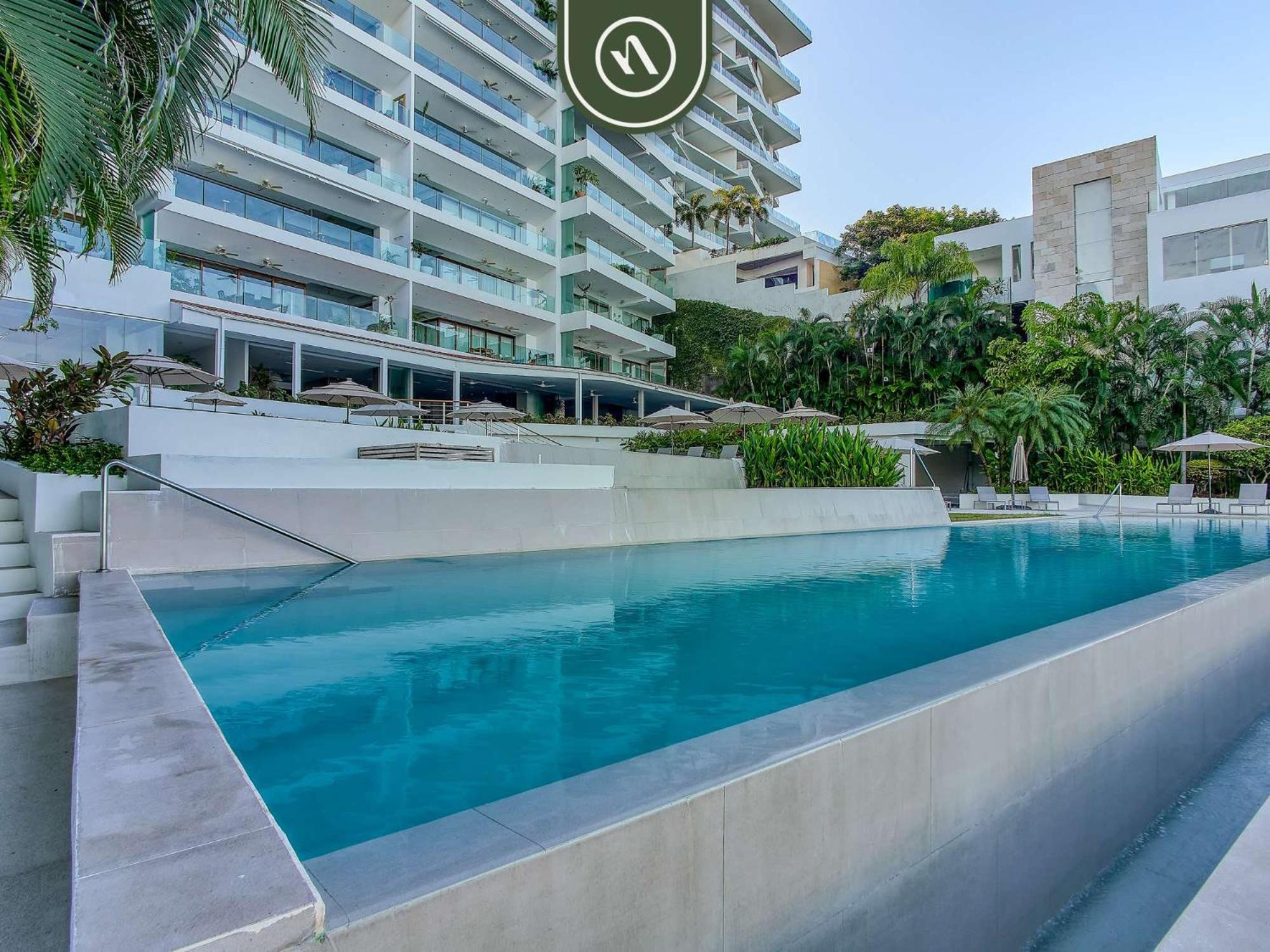 Luxury 3 Bedroom - Beachfront - Multiple Pools