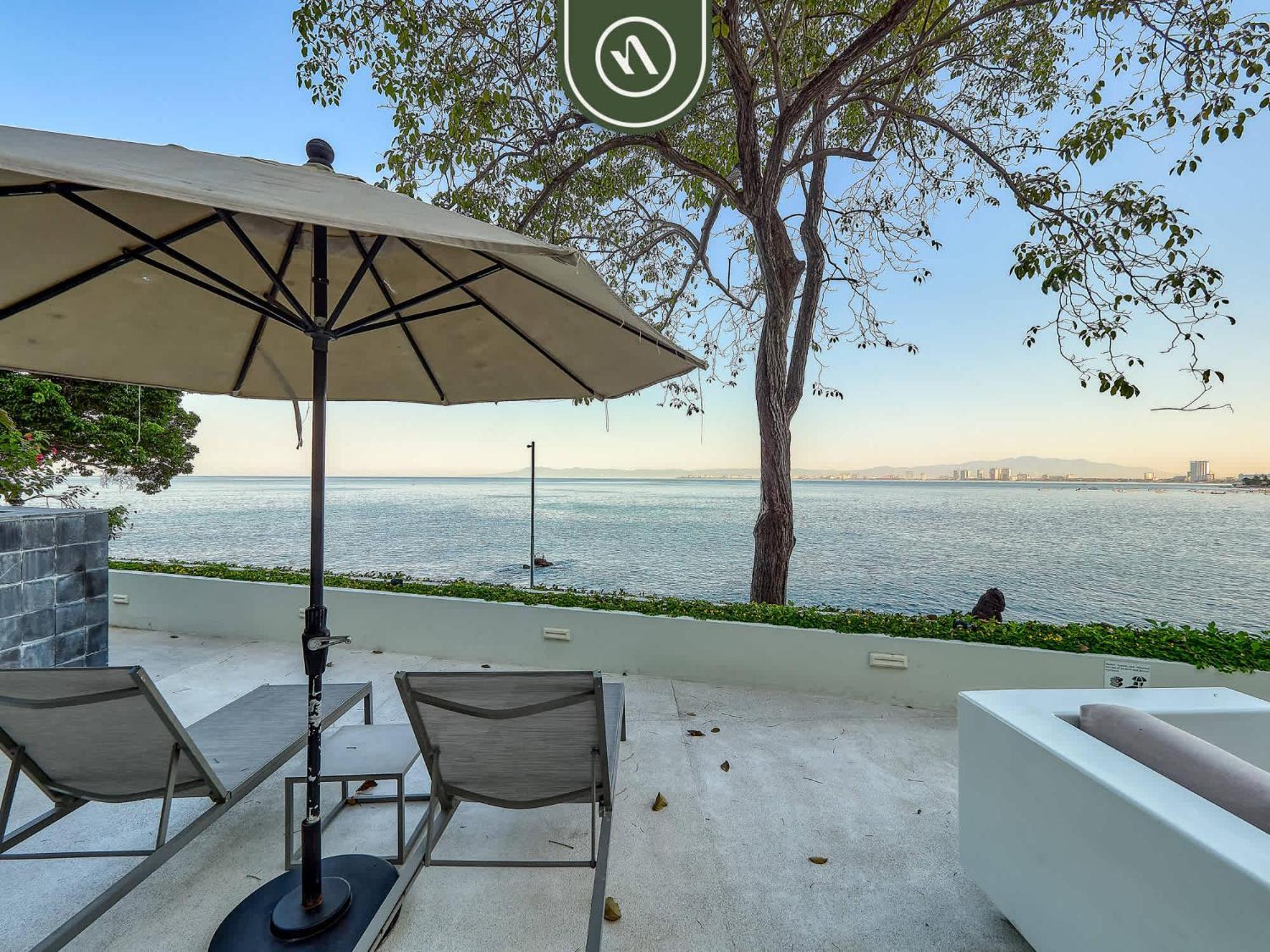 Luxury 3 Bedroom - Beachfront - Multiple Pools