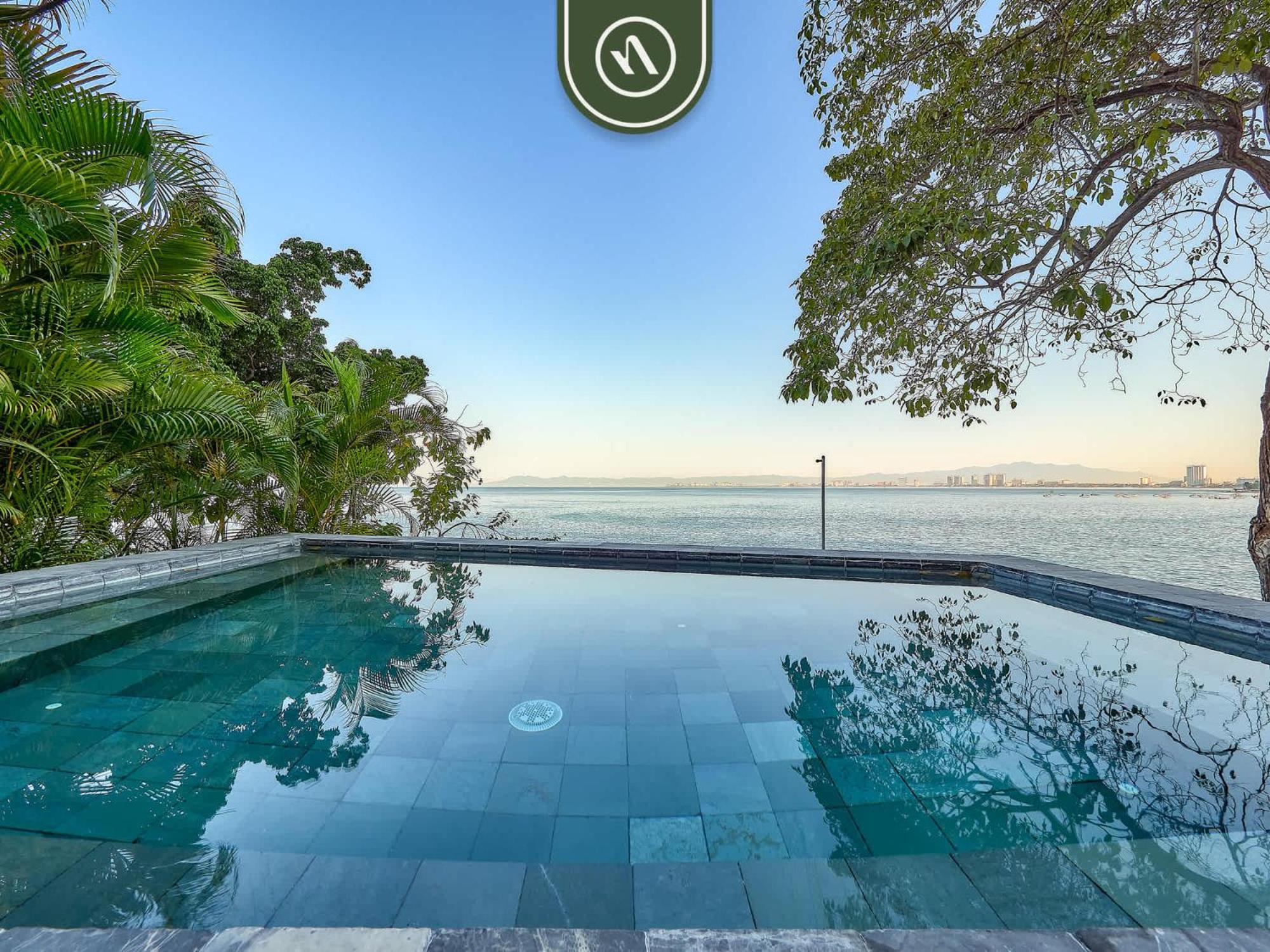 Apartment Luxury 3 Bedroom - Beachfront - Multiple Pools