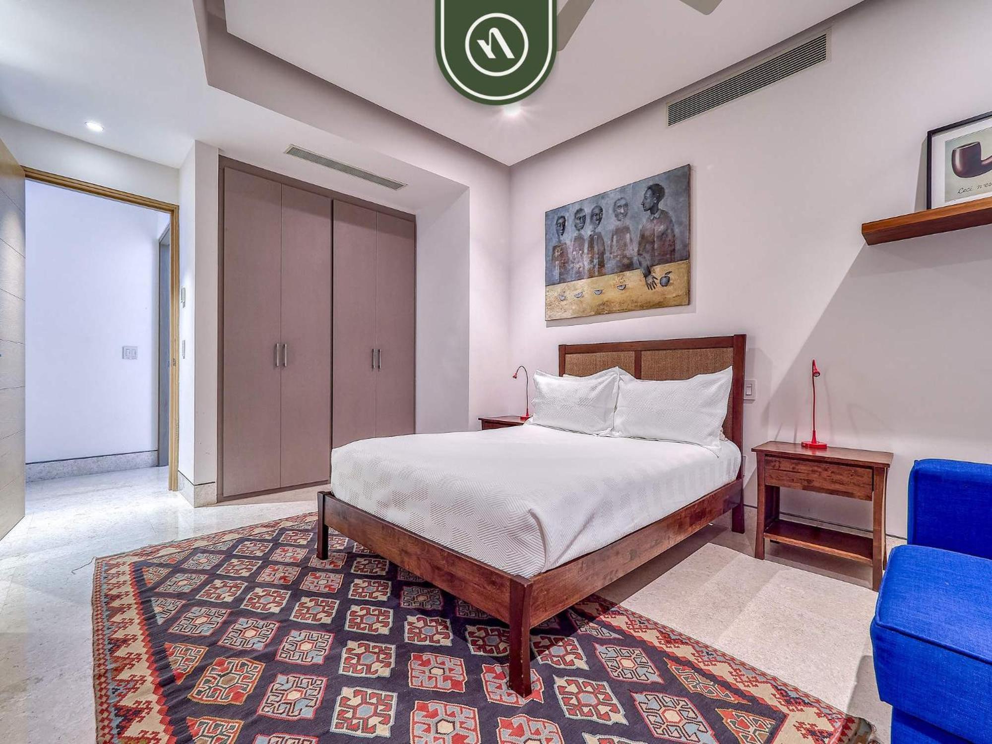 Luxury 3 Bedroom - Beachfront - Multiple Pools Apartment *