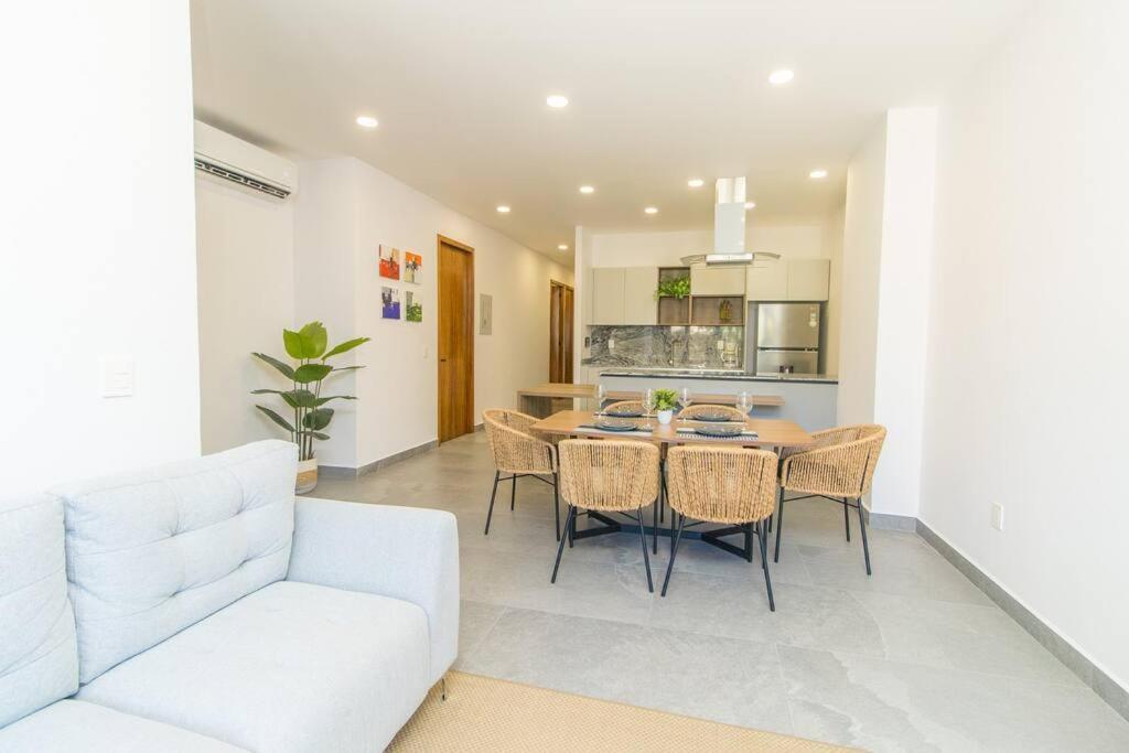 Stylish With Rooftop Pool & Modern Amenities