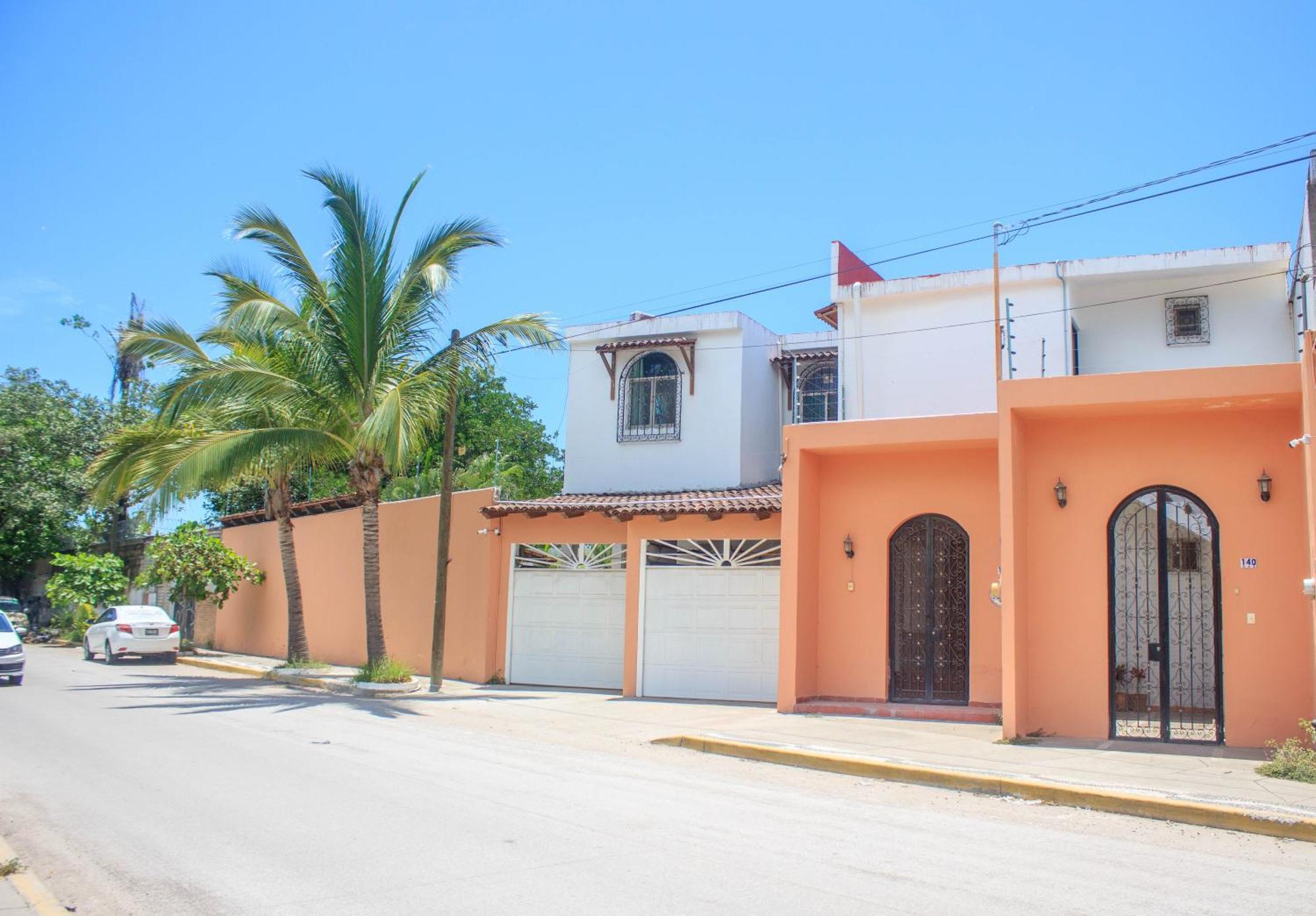 Casa Flores Guest house