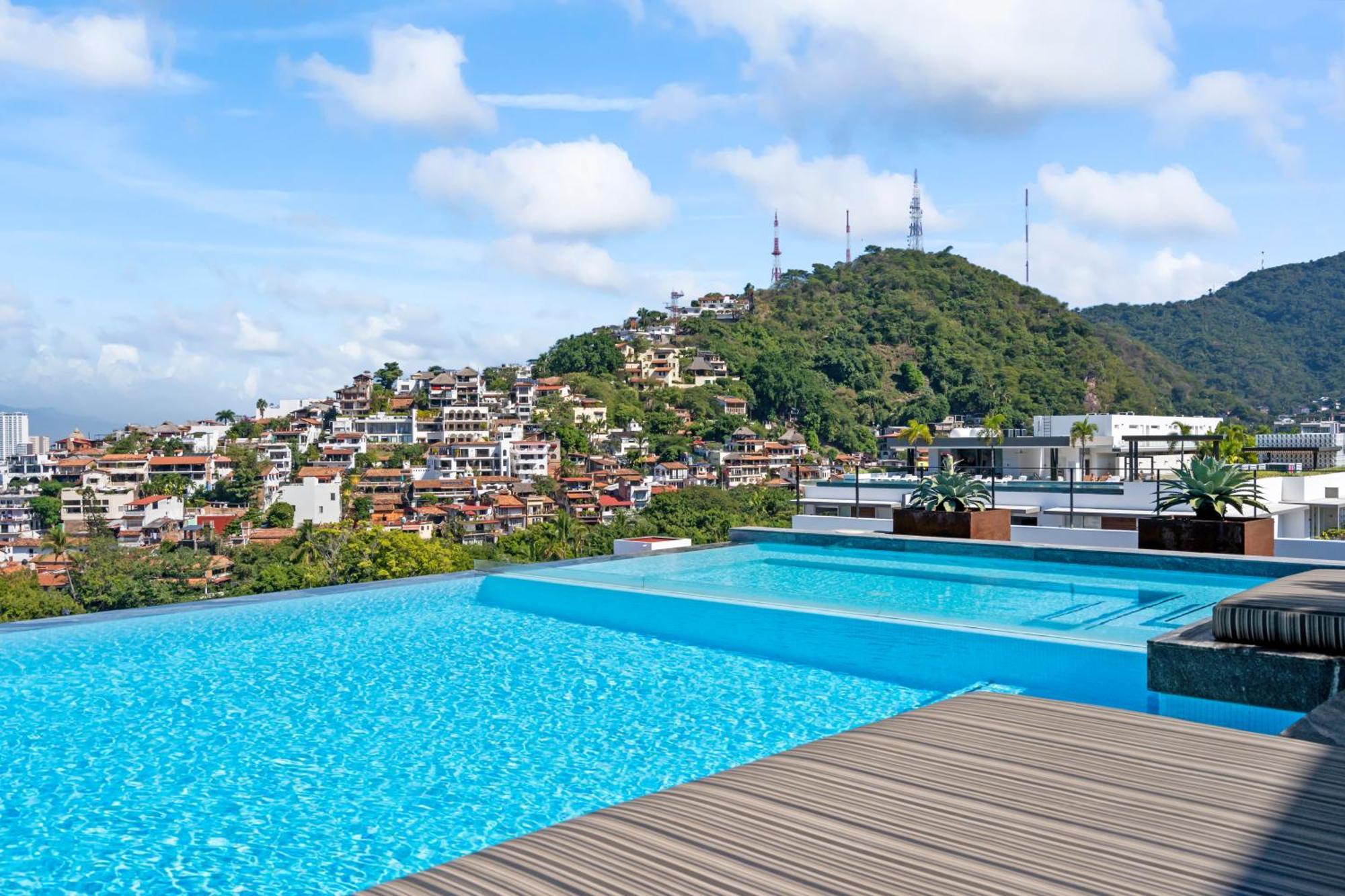 2b Modern Romantica Luxury