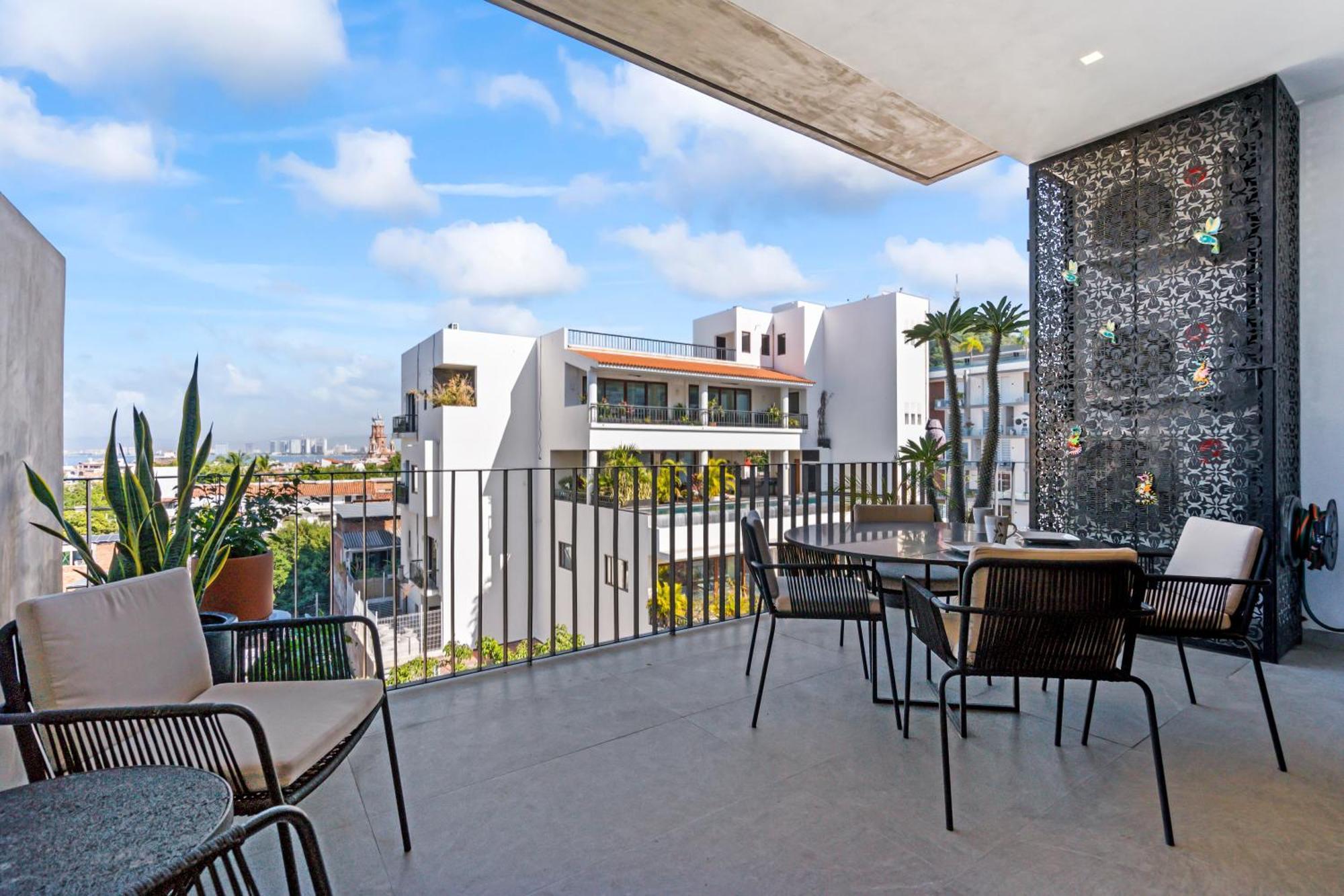 2b Modern Romantica Luxury Apartment *
