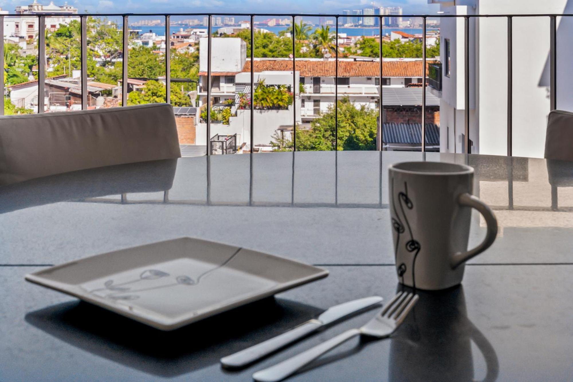 2b Modern Romantica Luxury Apartment