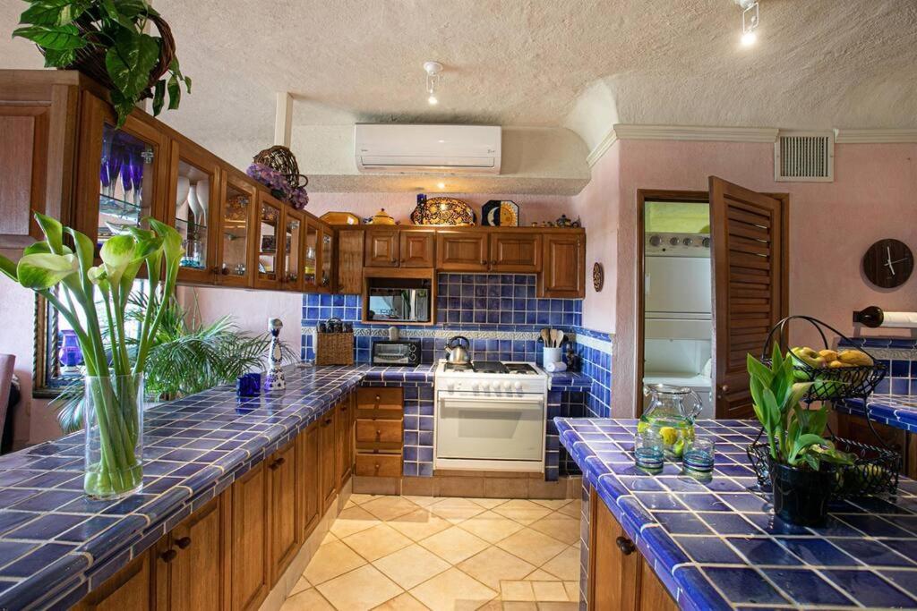Amapas Oasis With Panoramic Views, Walk To