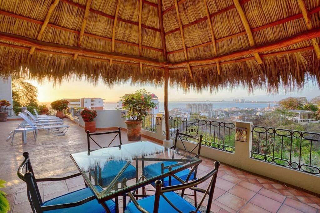 Amapas Oasis With Panoramic Views, Walk To Apartment Puerto Vallarta