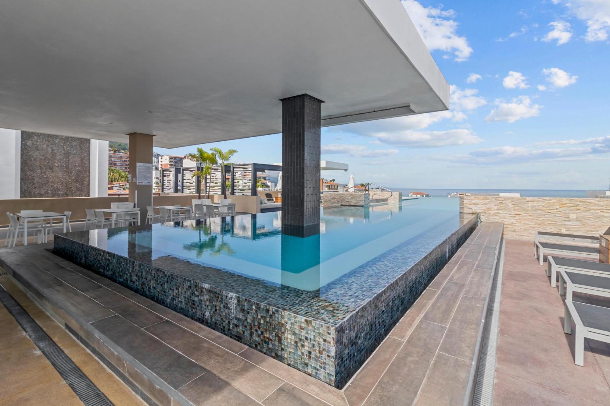 In Location, Rooftop Pool, Hot Tub, Gym, Fire Pit * Puerto Vallarta