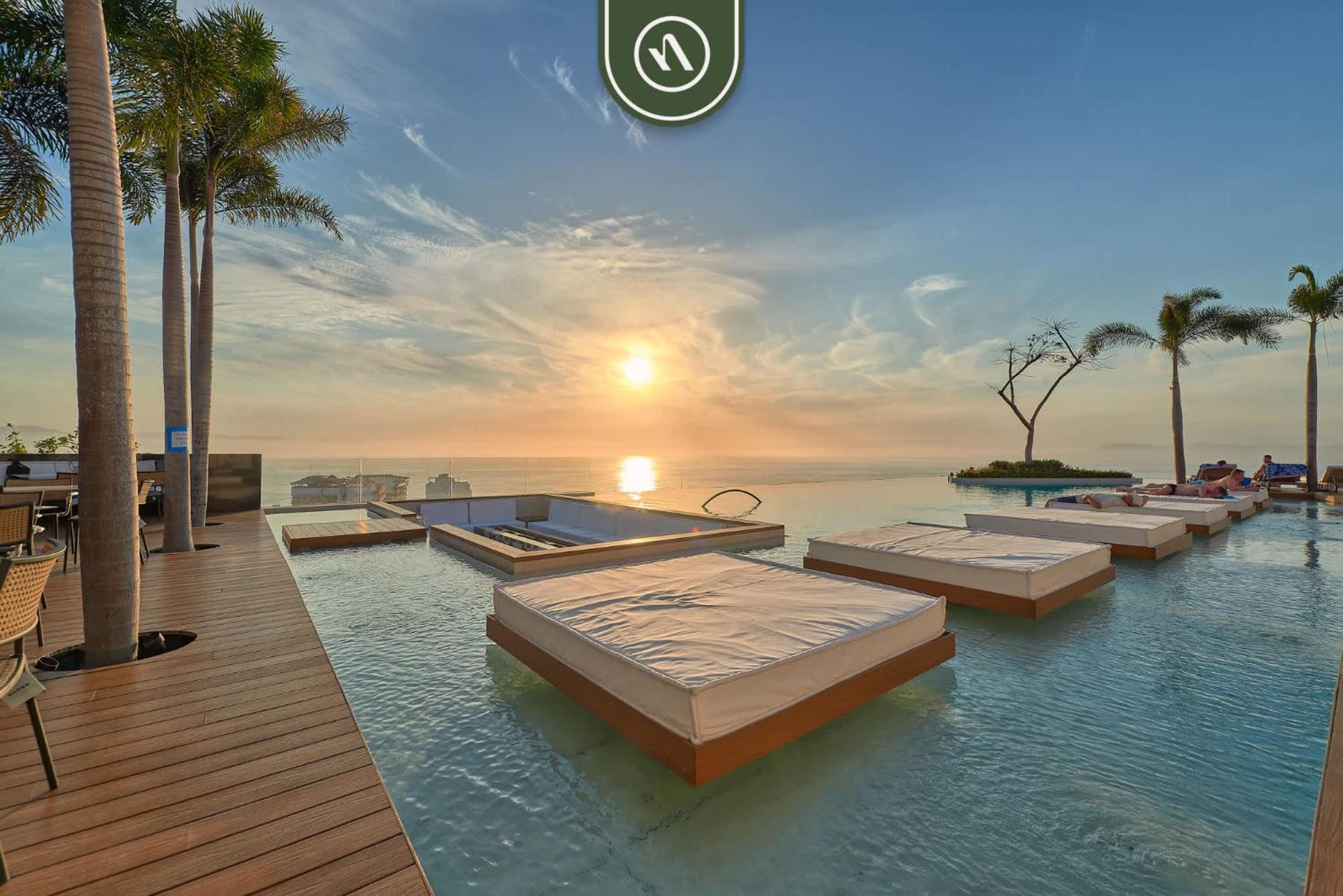 Apartment With Balcony - Rooftop Pool With Ocean View *
