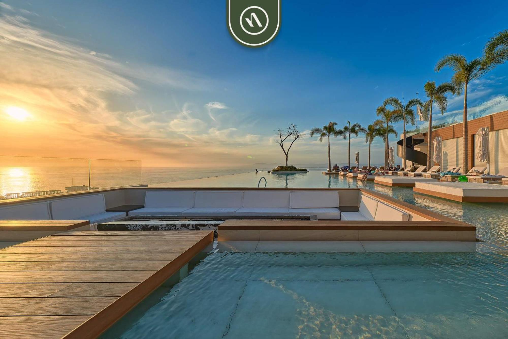 Apartment With Balcony - Rooftop Pool With Ocean View