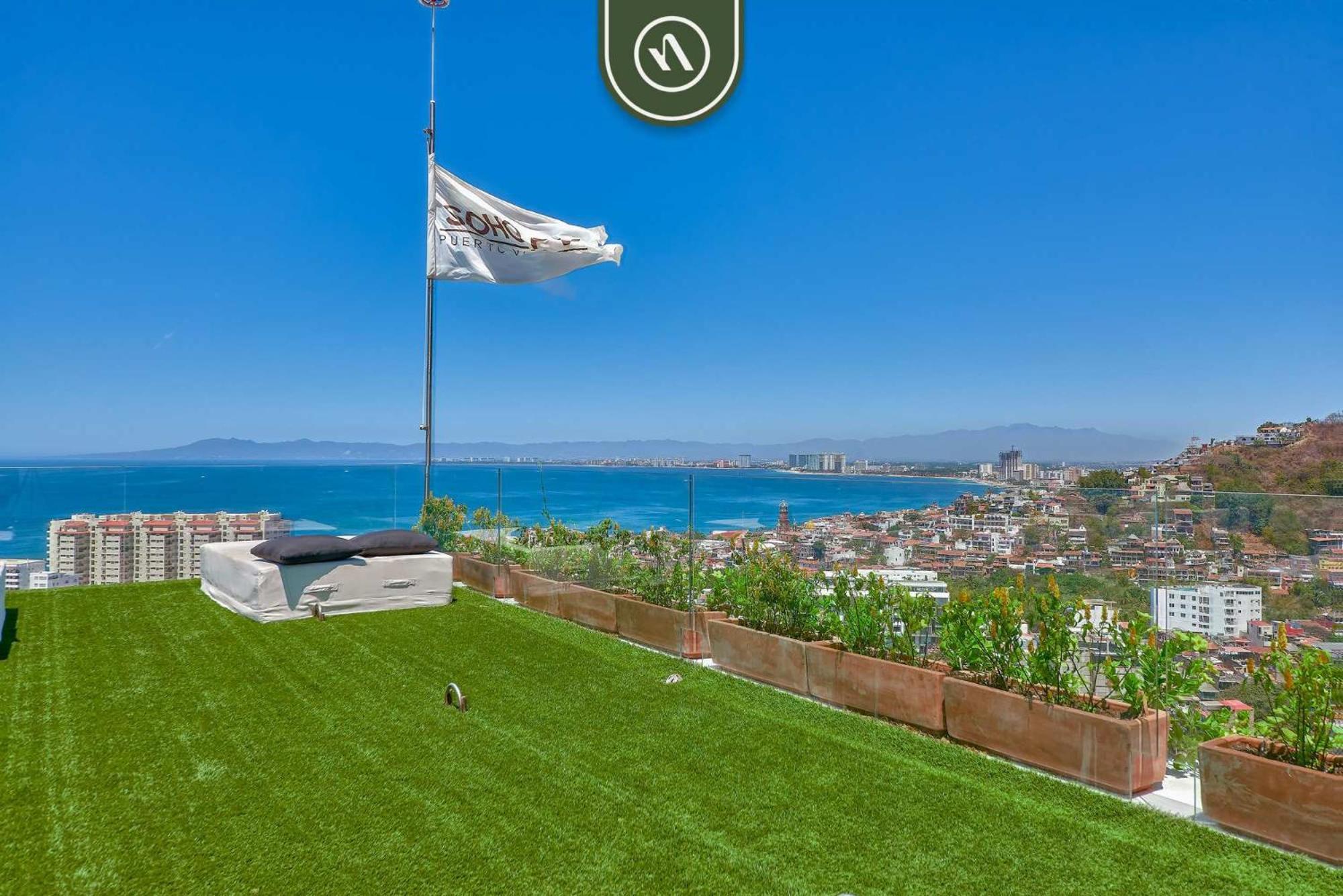 With Balcony - Rooftop Pool With Ocean View Apartment *