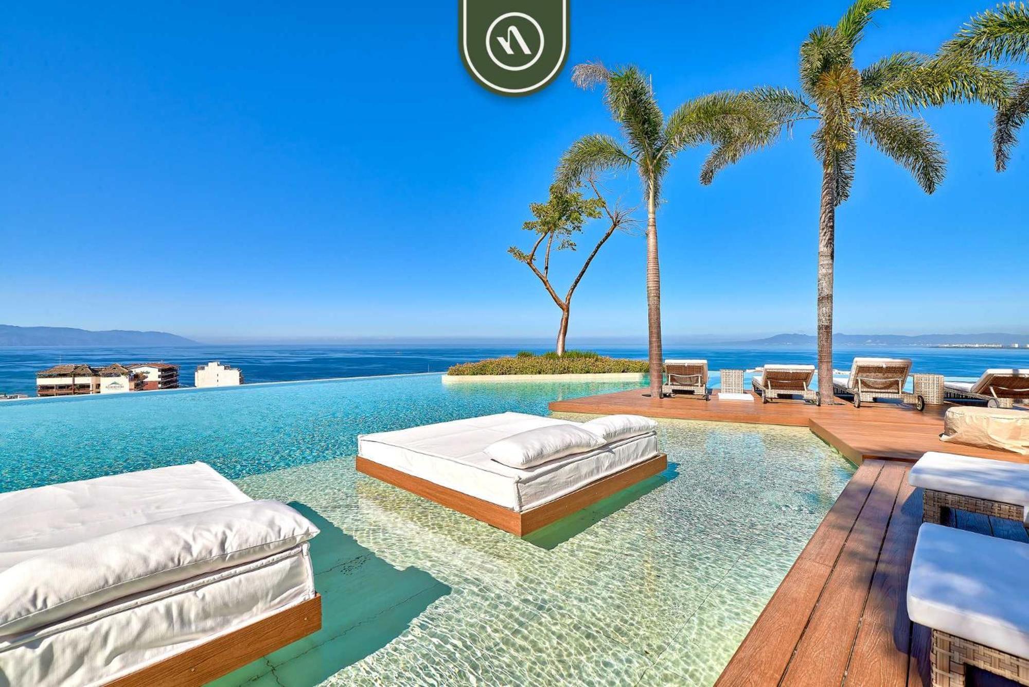 With Balcony - Rooftop Pool With Ocean View
