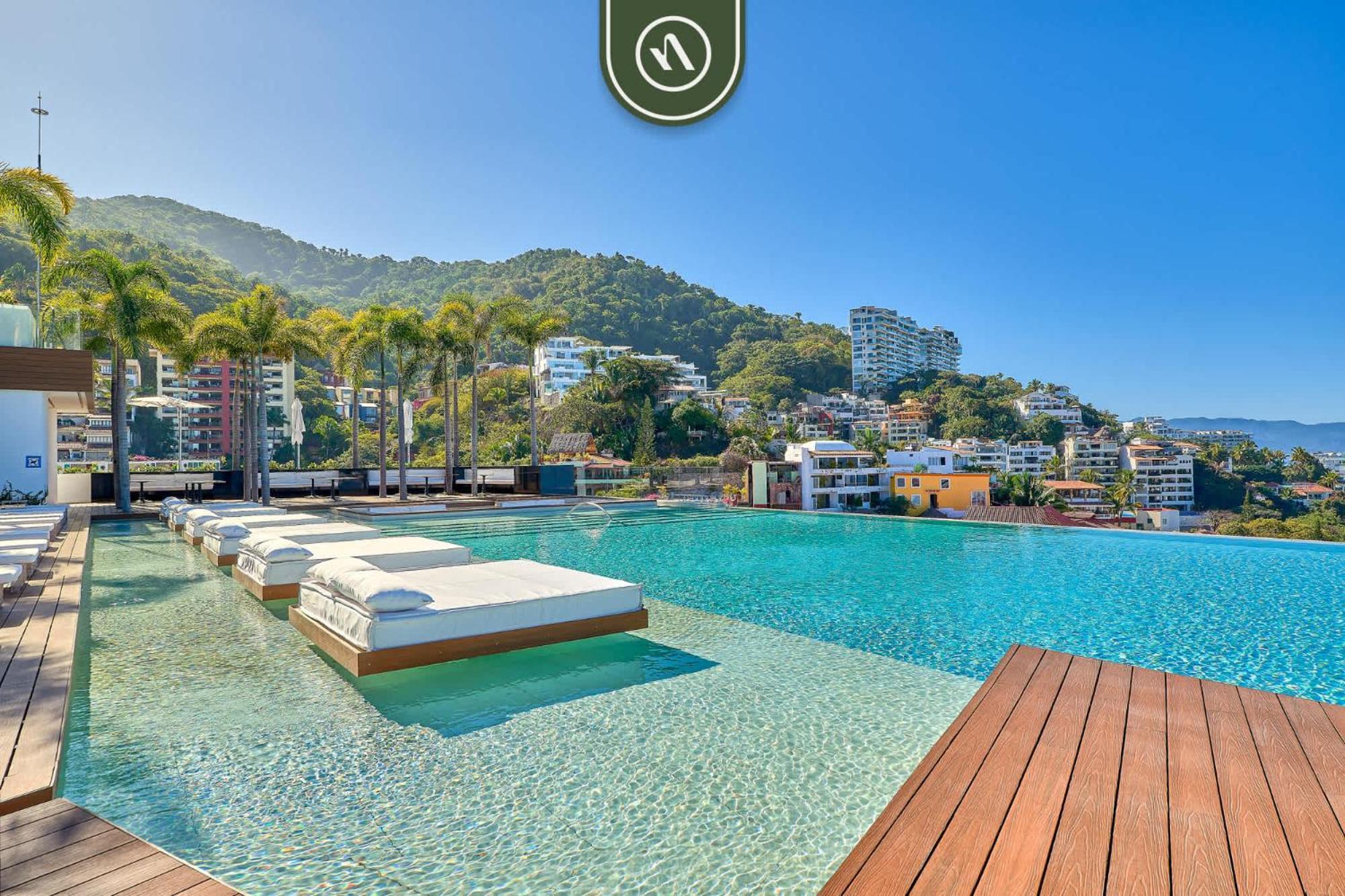 Apartment With Balcony - Rooftop Pool With Ocean View