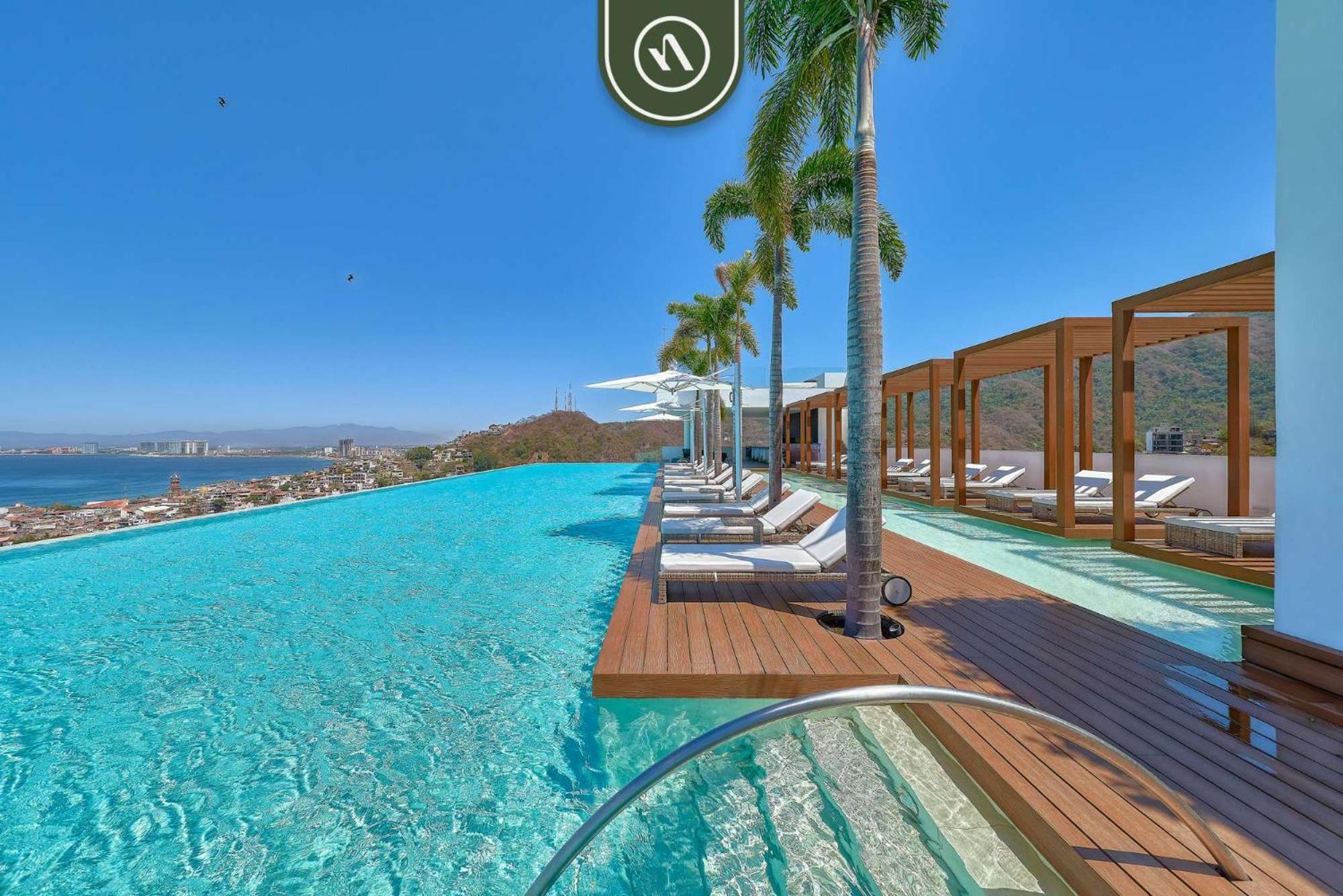 With Balcony - Rooftop Pool With Ocean View Apartment Puerto Vallarta