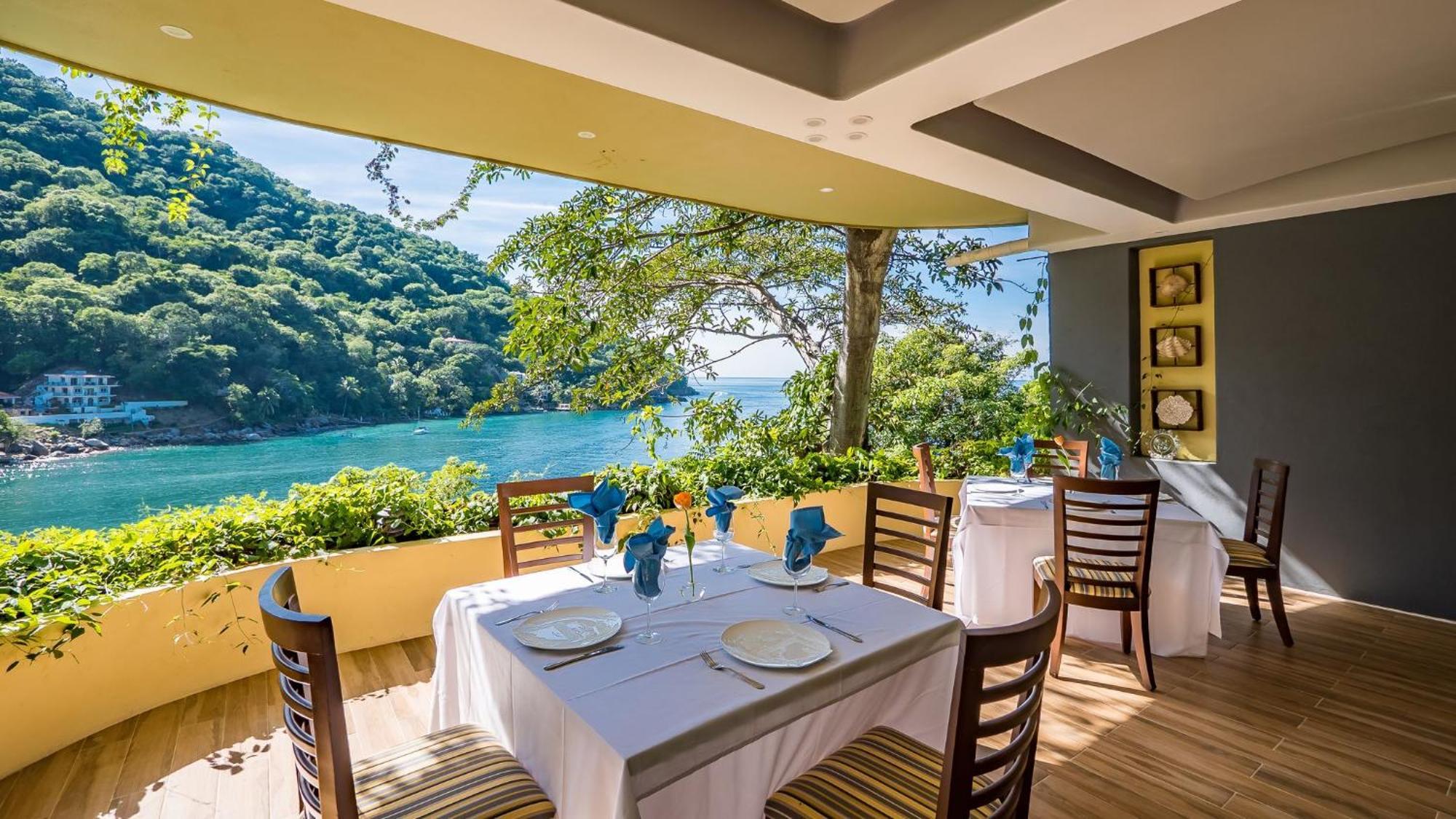 Villa Luxury Frontage With Amazing Views For Rent *