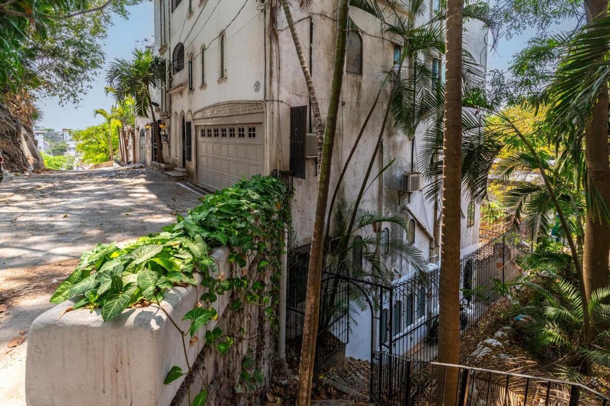 Authentic - Zona Romantica Apartment *