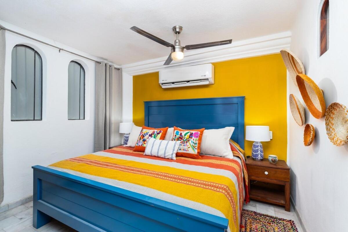 Authentic - Zona Romantica Apartment *