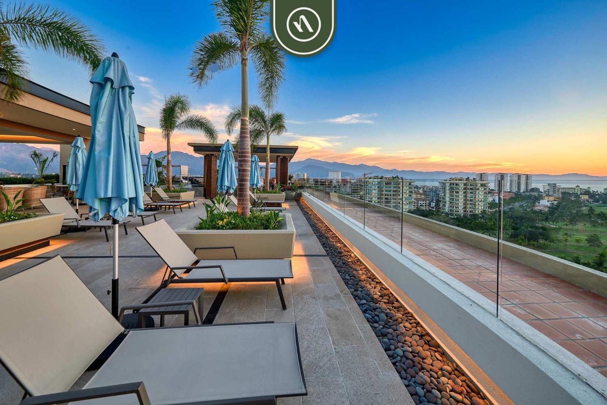 Luxury 2 Bedroom Near Golf Courses And Marina - Pool Apartment *