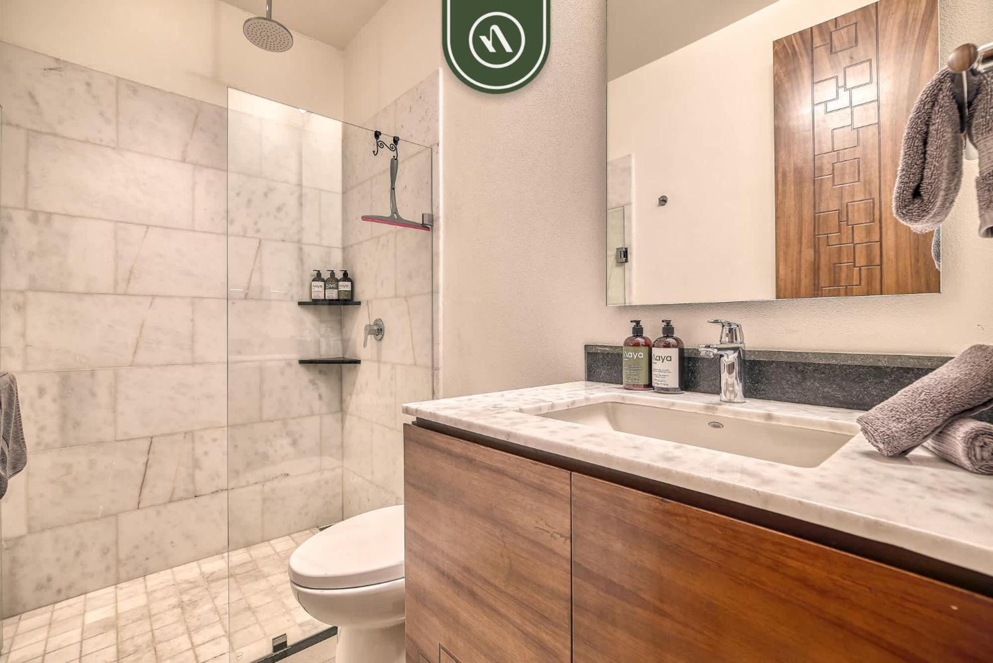 Luxury 2 Bedroom Near Golf Courses And Marina - Pool Apartment