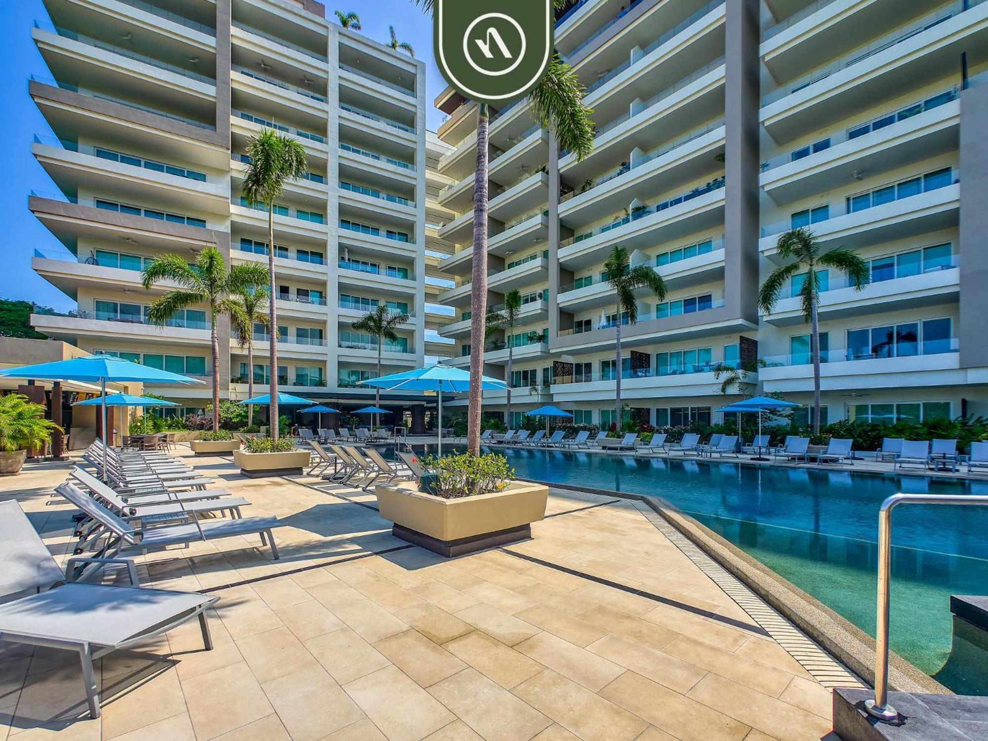 Luxury 2 Bedroom Near Golf Courses And Marina - Pool Apartment