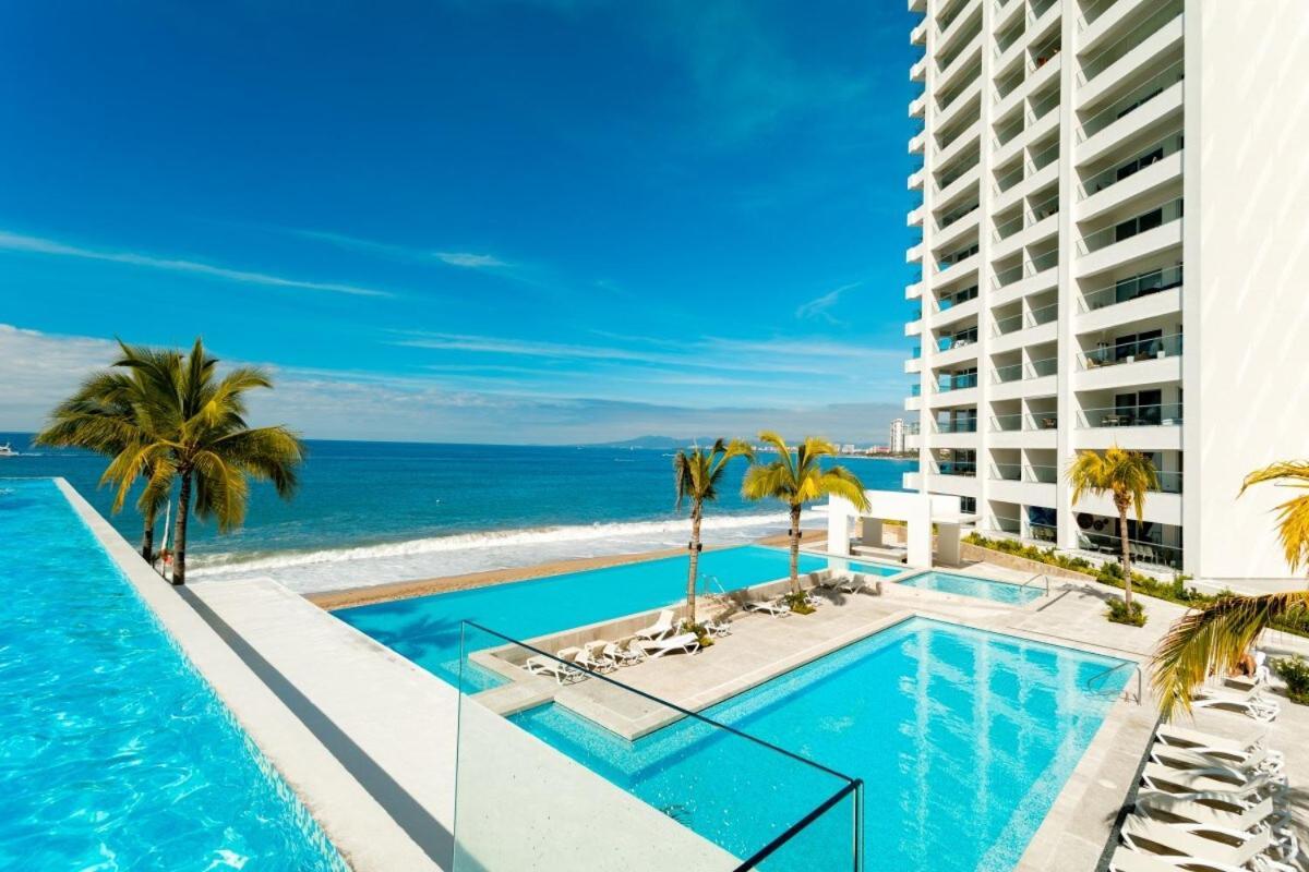 Oceanfront Apartment *