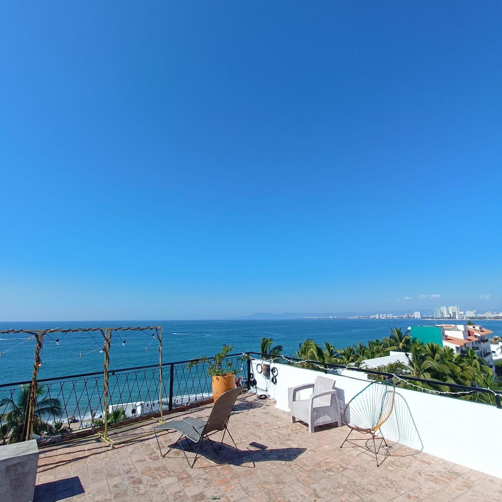 Luxo Facing The Sea *