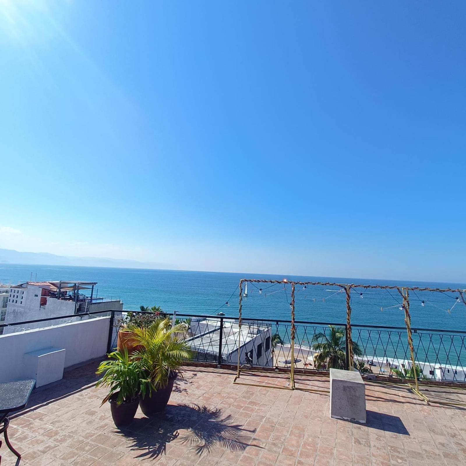 Luxo Facing The Sea