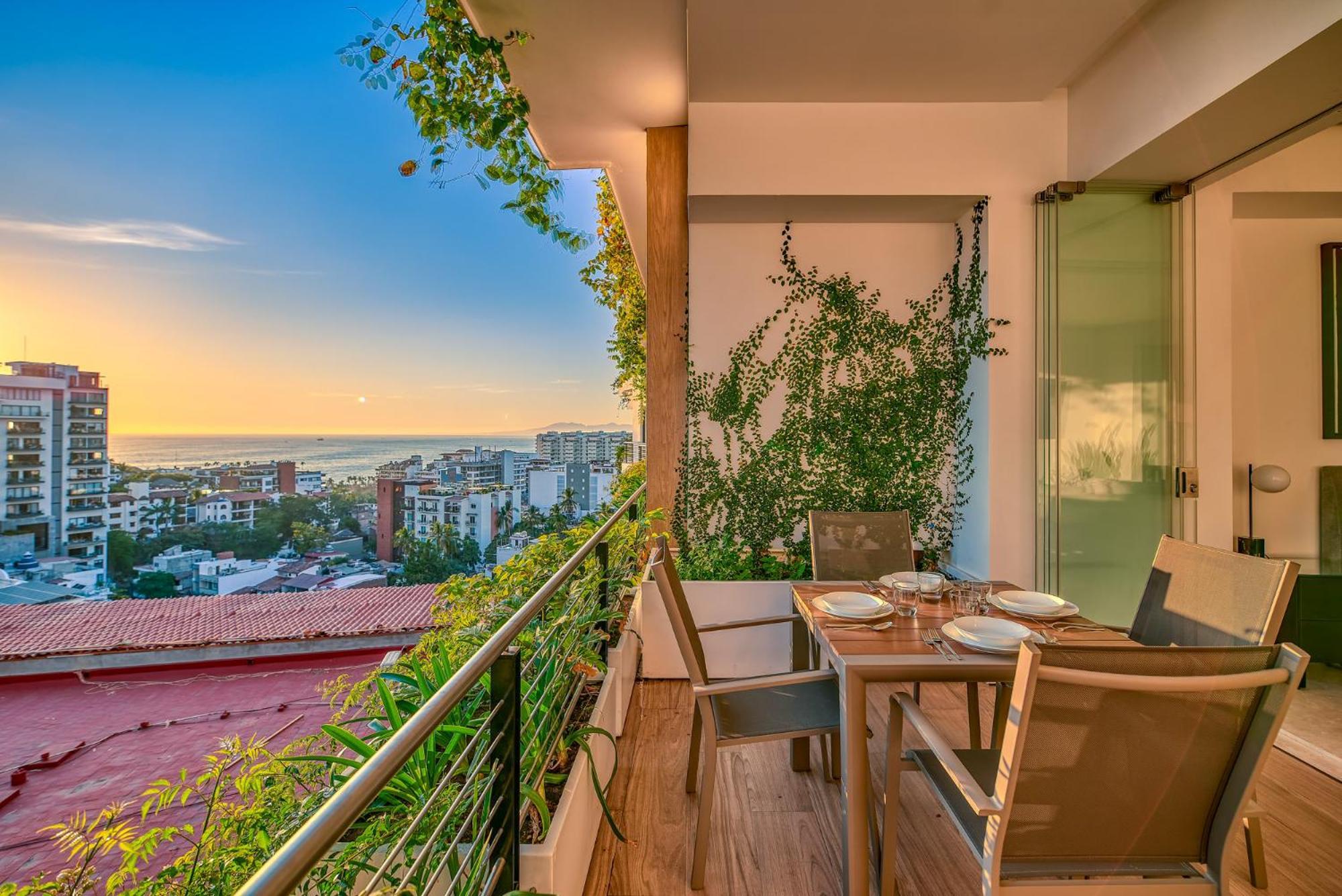 Ocean View Luxury - Walk To The Beach, Clubs And Restaurants *